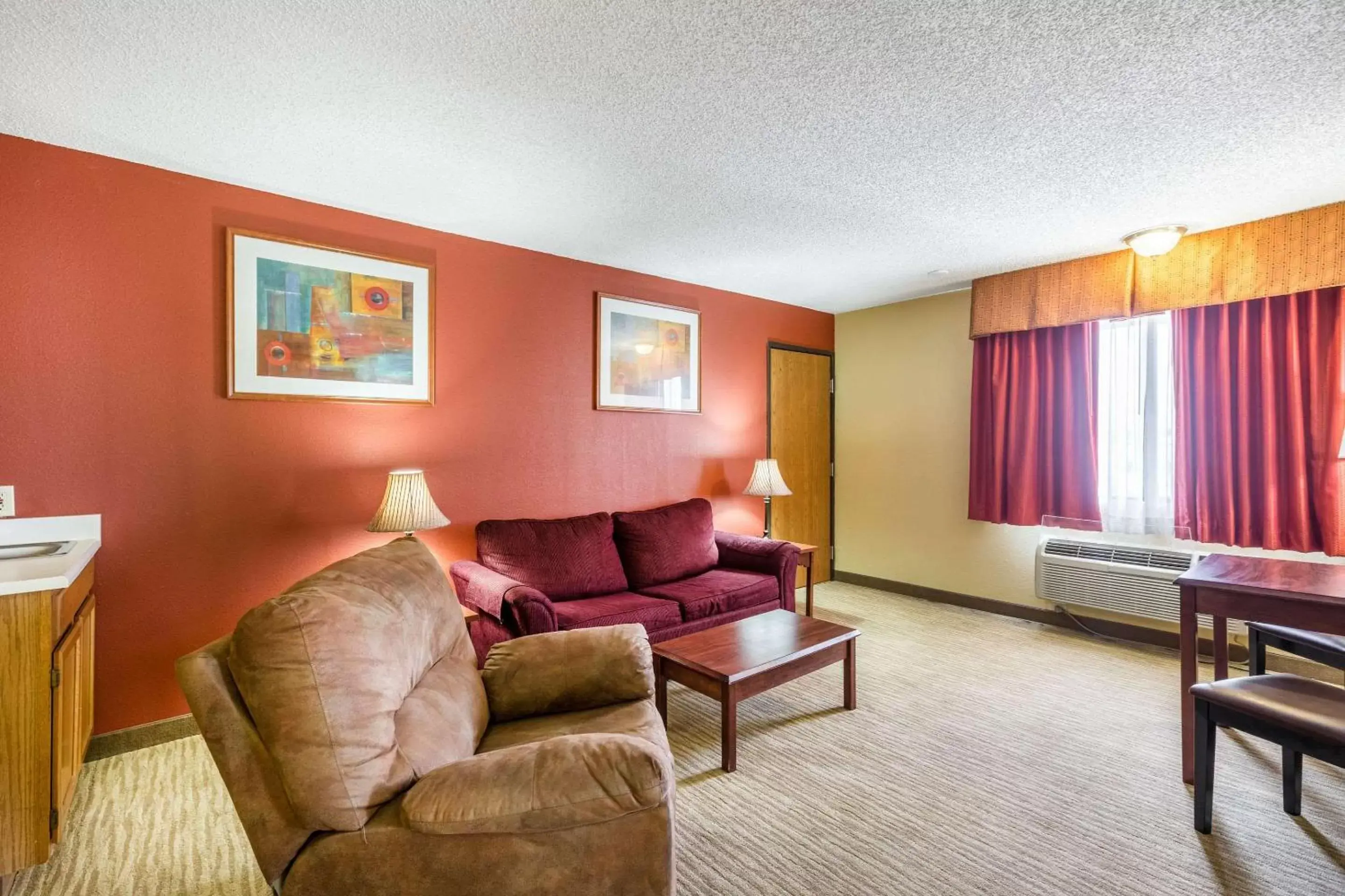 Photo of the whole room, Seating Area in Quality Inn Scottsbluff