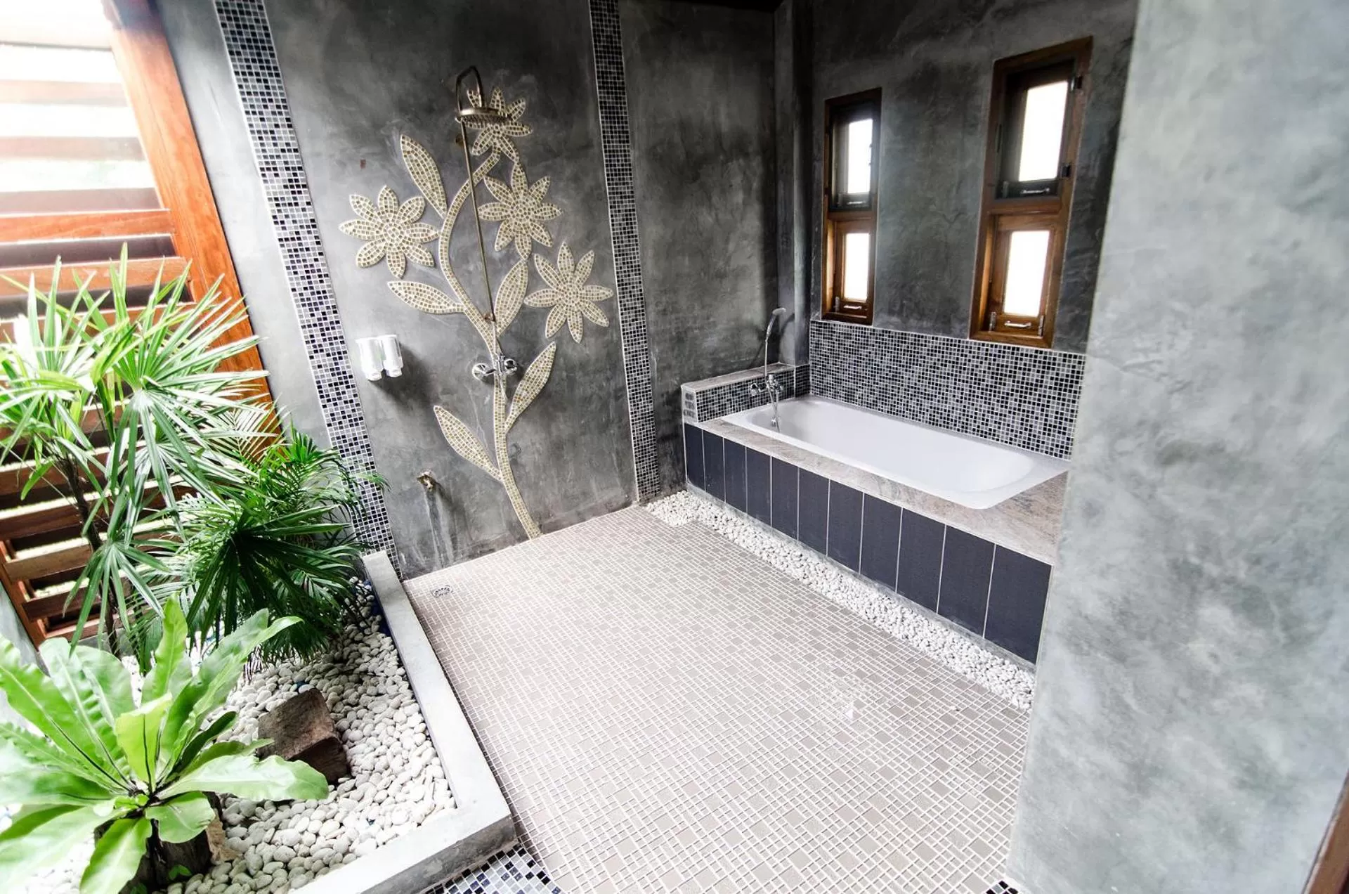 Bathroom in Maikaew Damnoen Resort