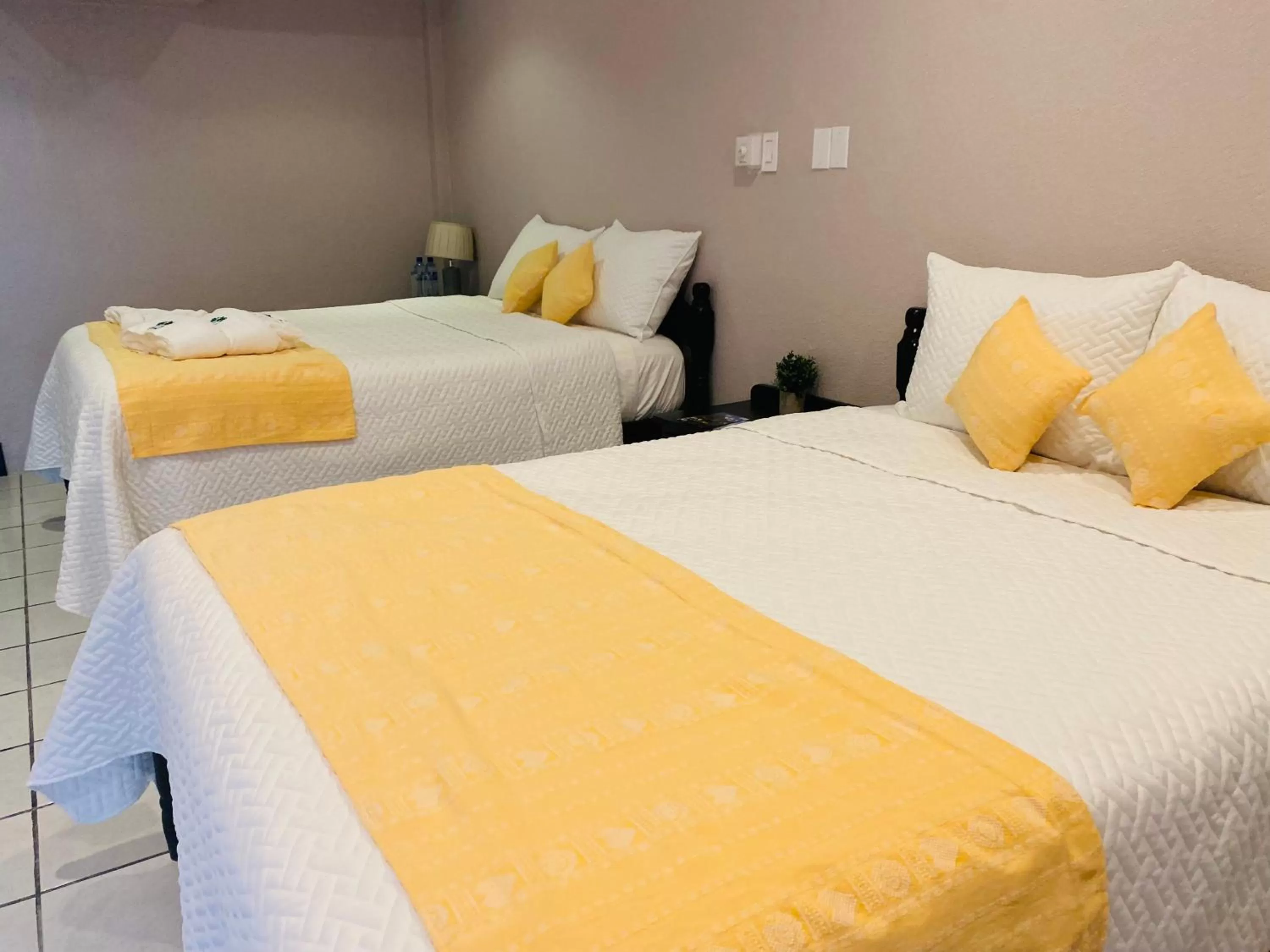 Bedroom, Bed in La Isla Resort