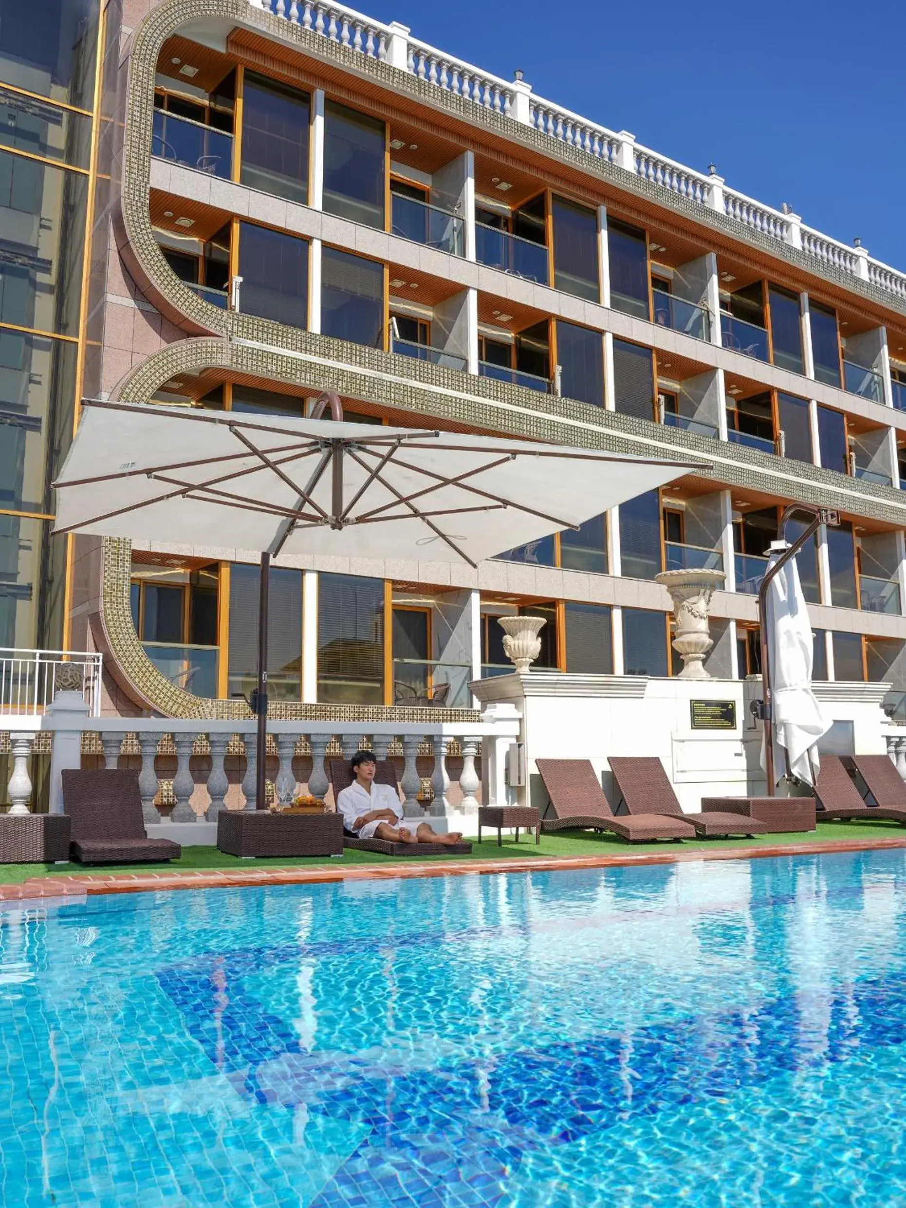 Swimming pool, Property Building in GoldOne Hotel & Suites