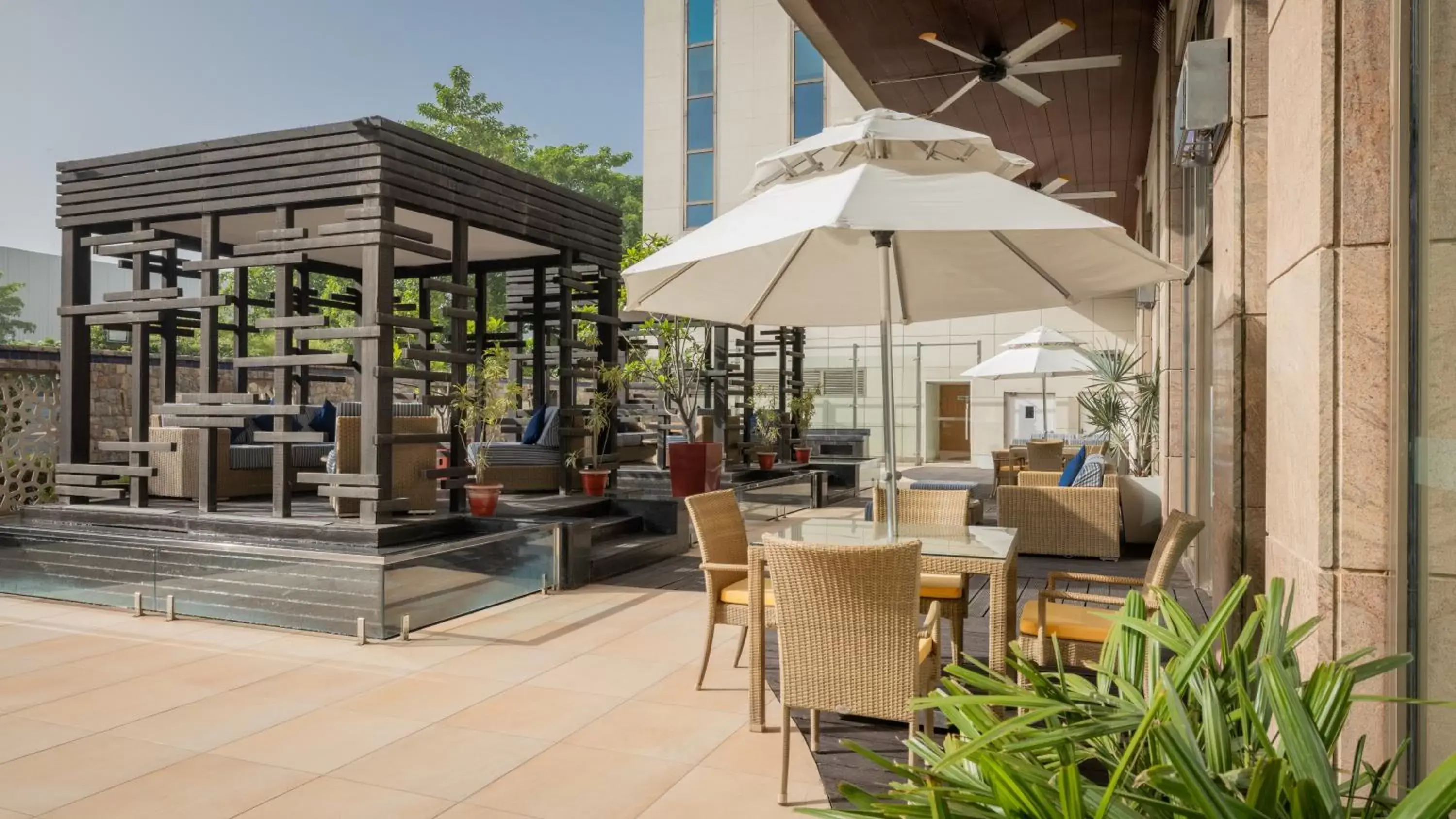 Patio, Restaurant/Places to Eat in ibis New Delhi Aerocity - An AccorHotels Brand