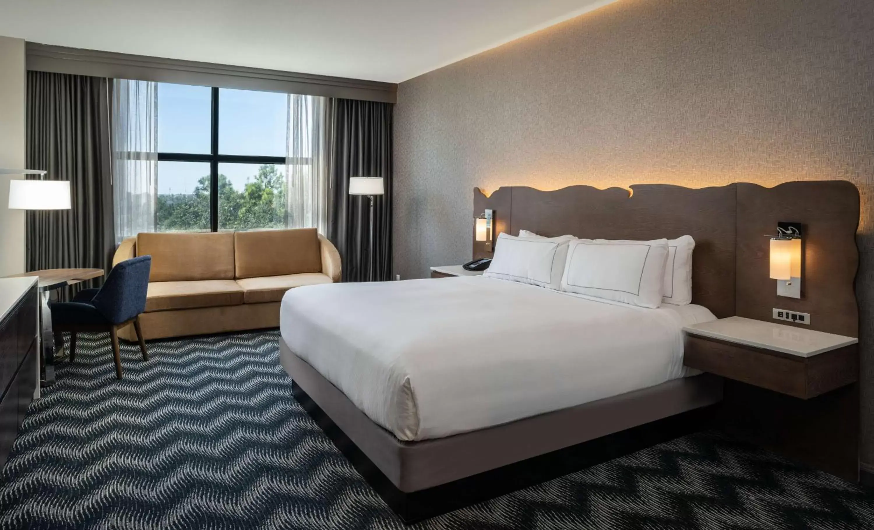 Bed in Hilton Houston North