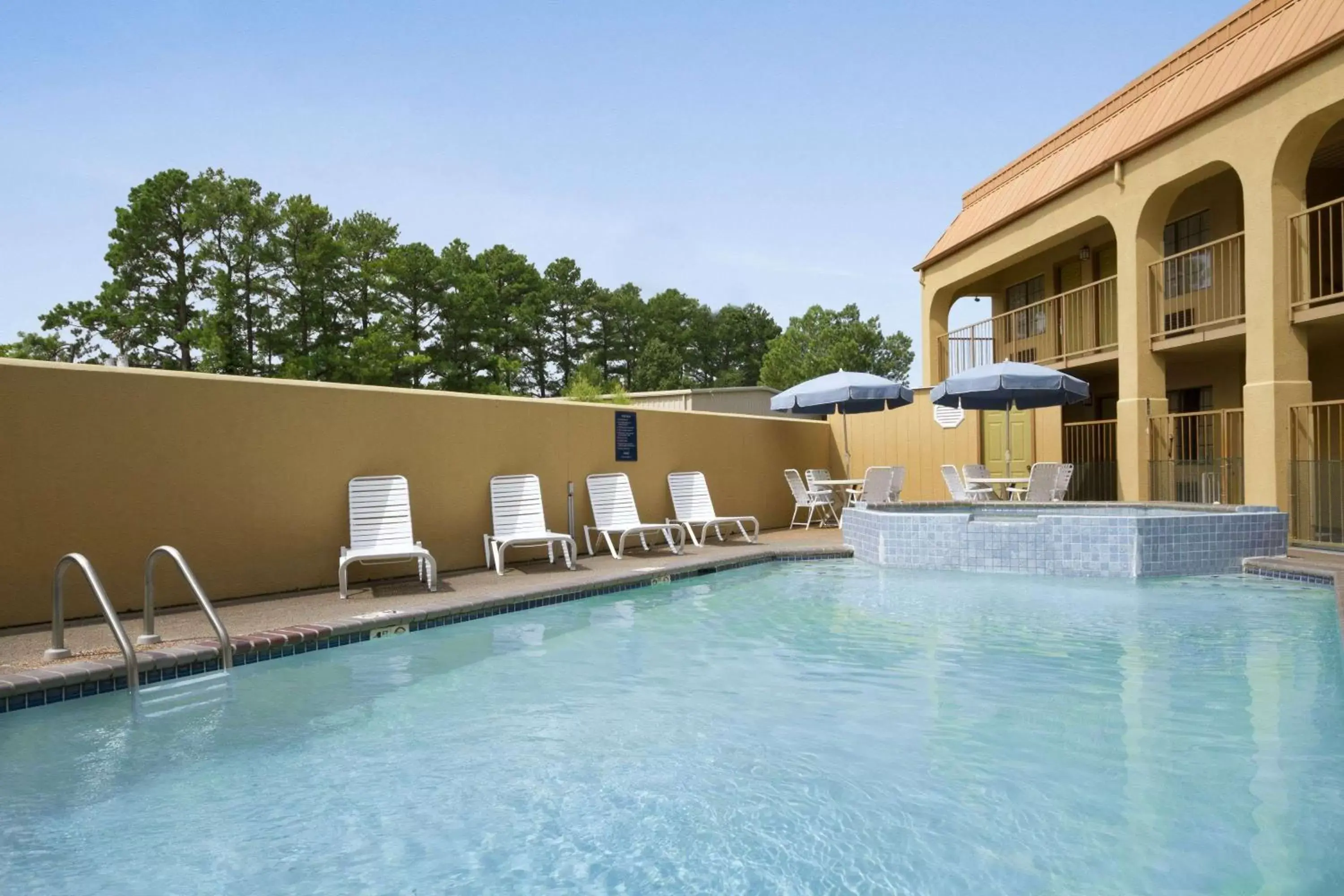On site, Swimming Pool in Days Inn by Wyndham Southaven MS
