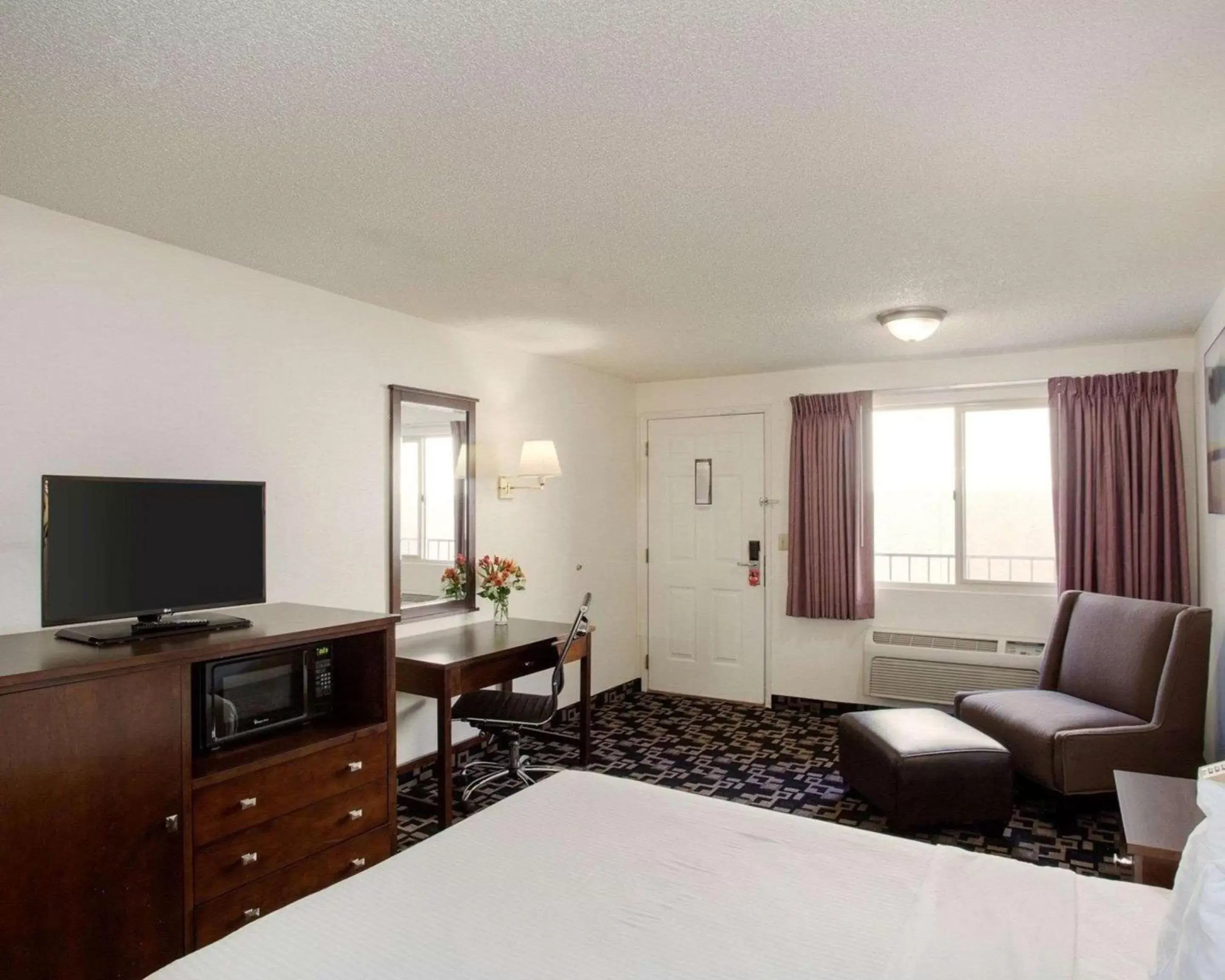 Photo of the whole room, TV/Entertainment Center in MorningGlory Inn & Suites