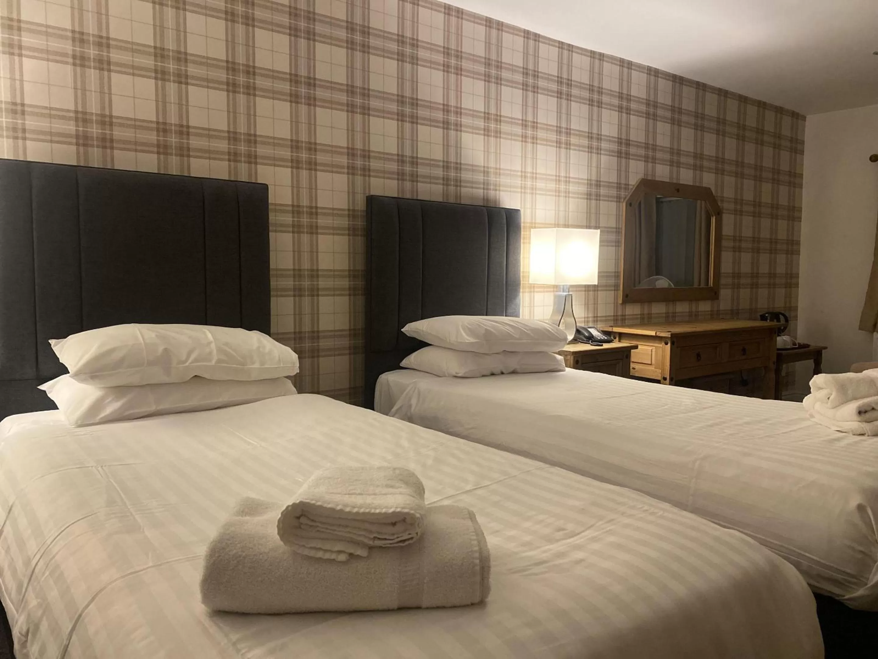 Bedroom, Bed in The Oaks Hotel