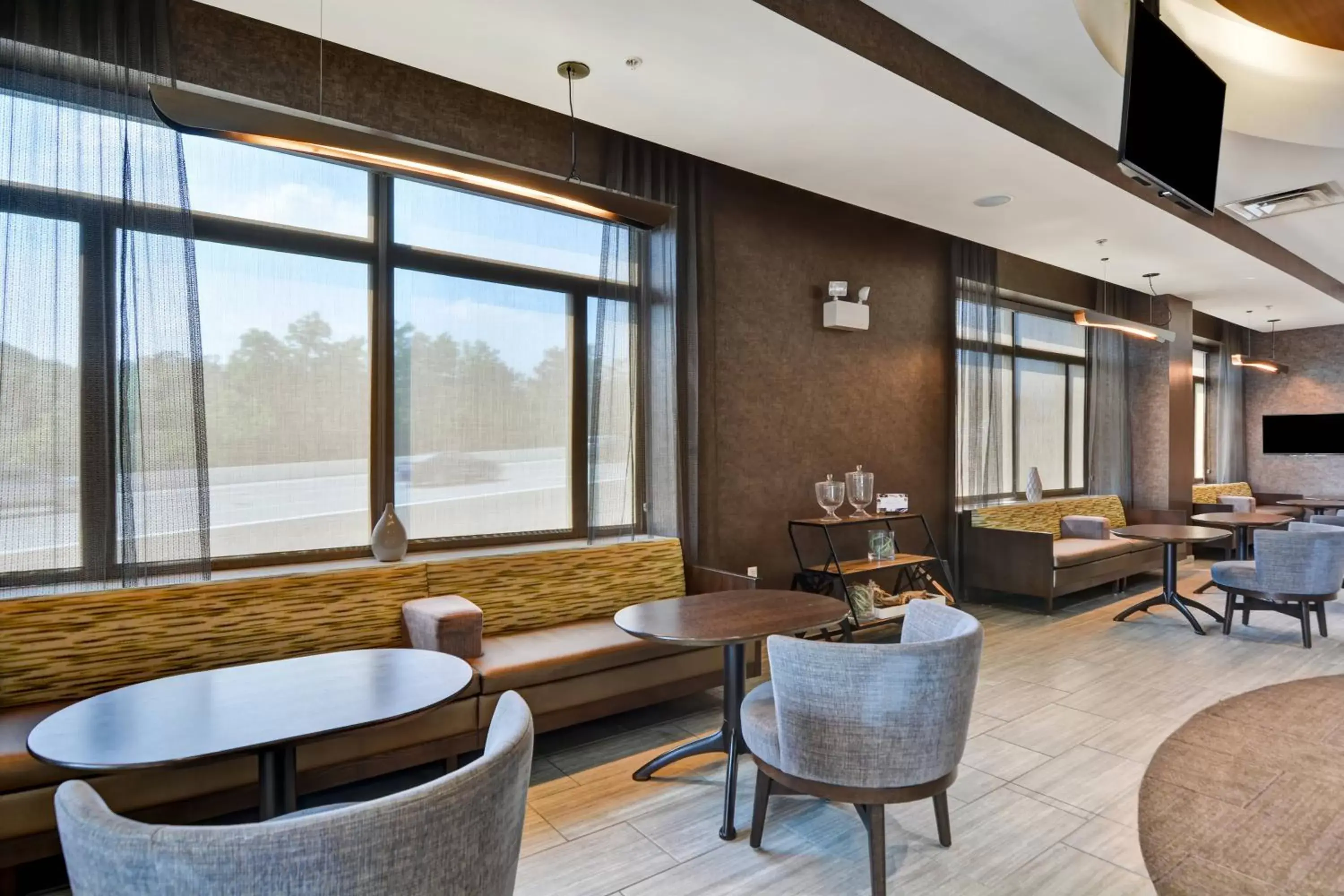 Lobby or reception in SpringHill Suites by Marriott Cincinnati Midtown