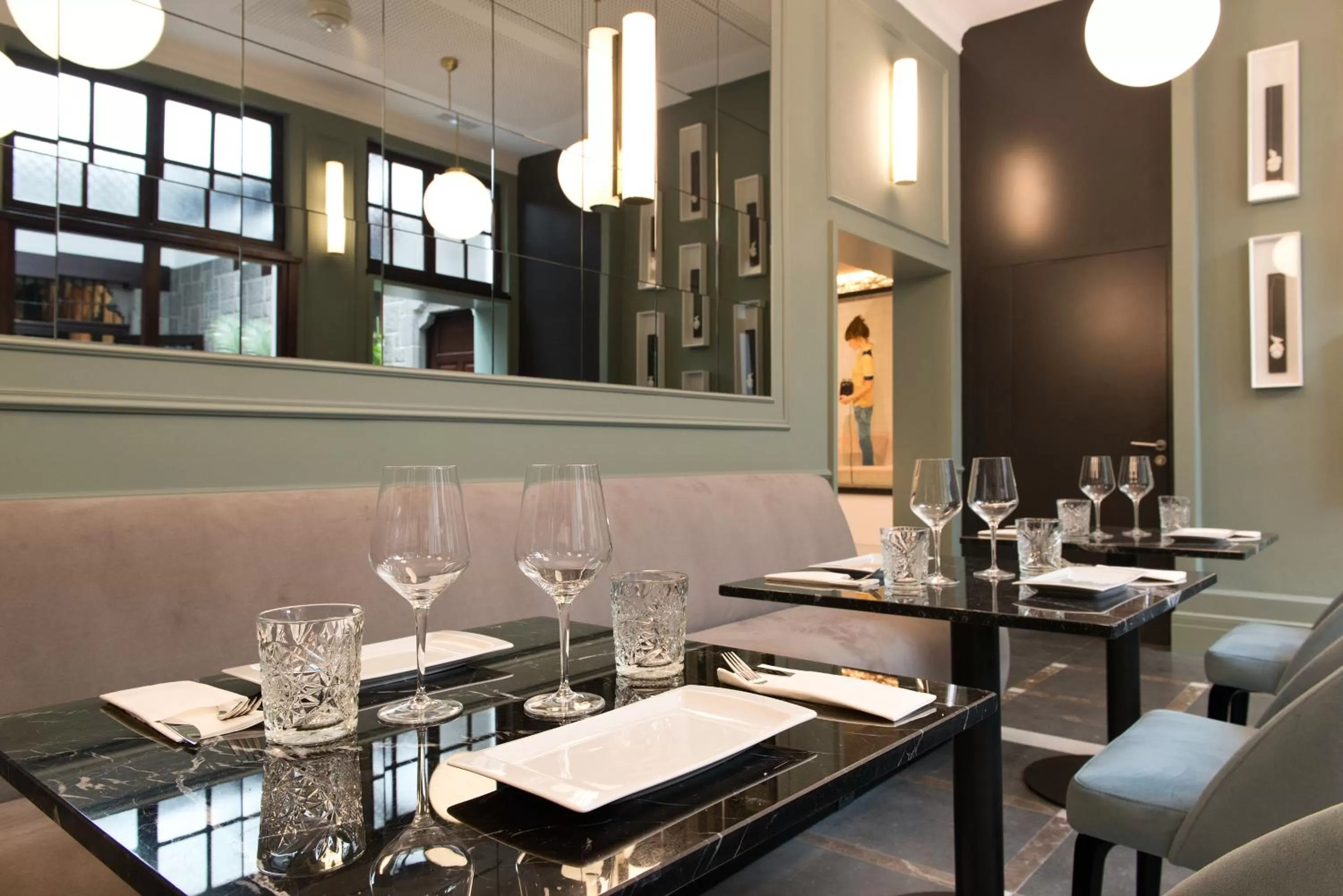 Restaurant/places to eat in Suites 1478