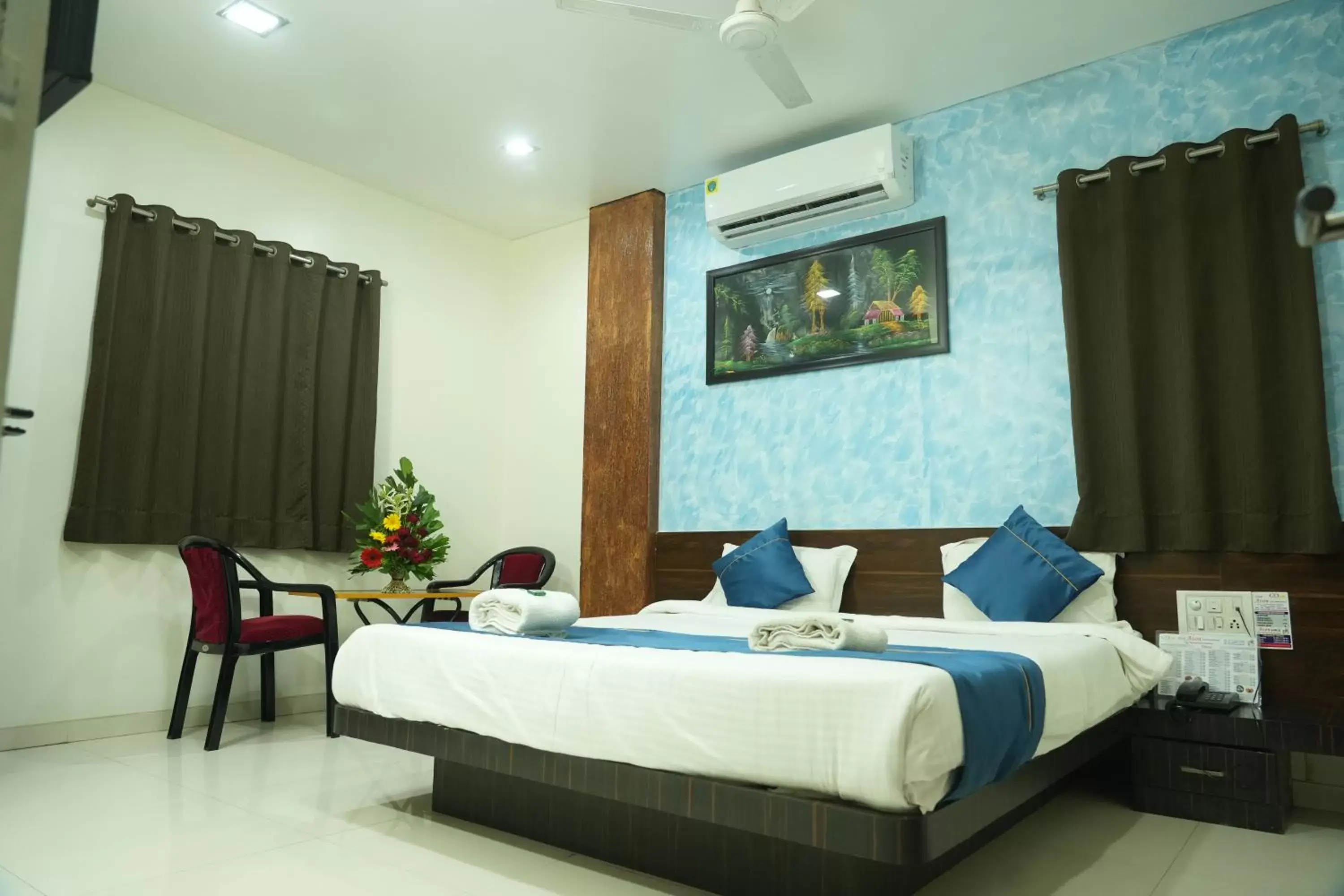 air conditioner, Bed in Hotel Avon International