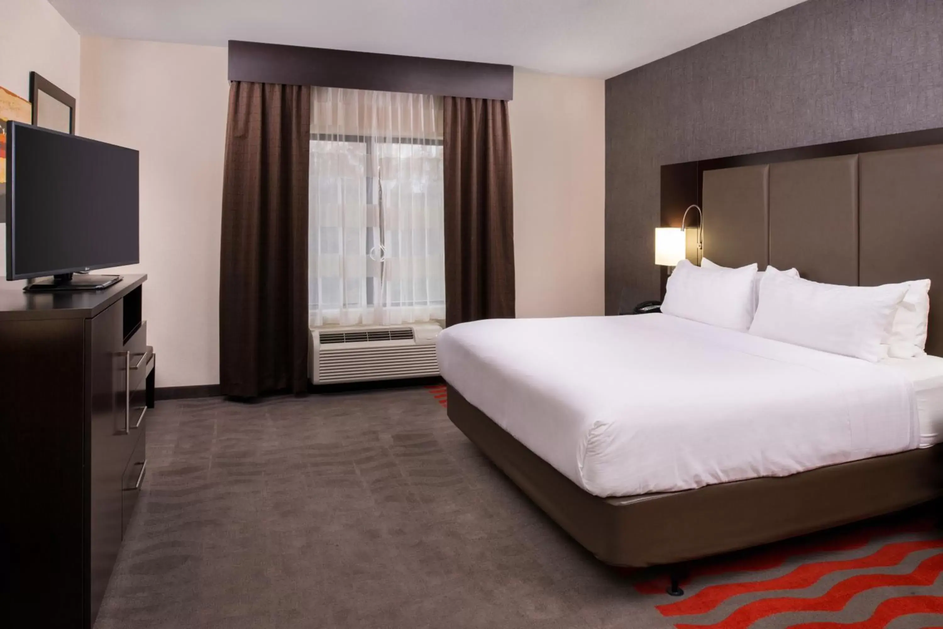 Photo of the whole room, Bed in Holiday Inn Express & Suites Monroe, an IHG Hotel