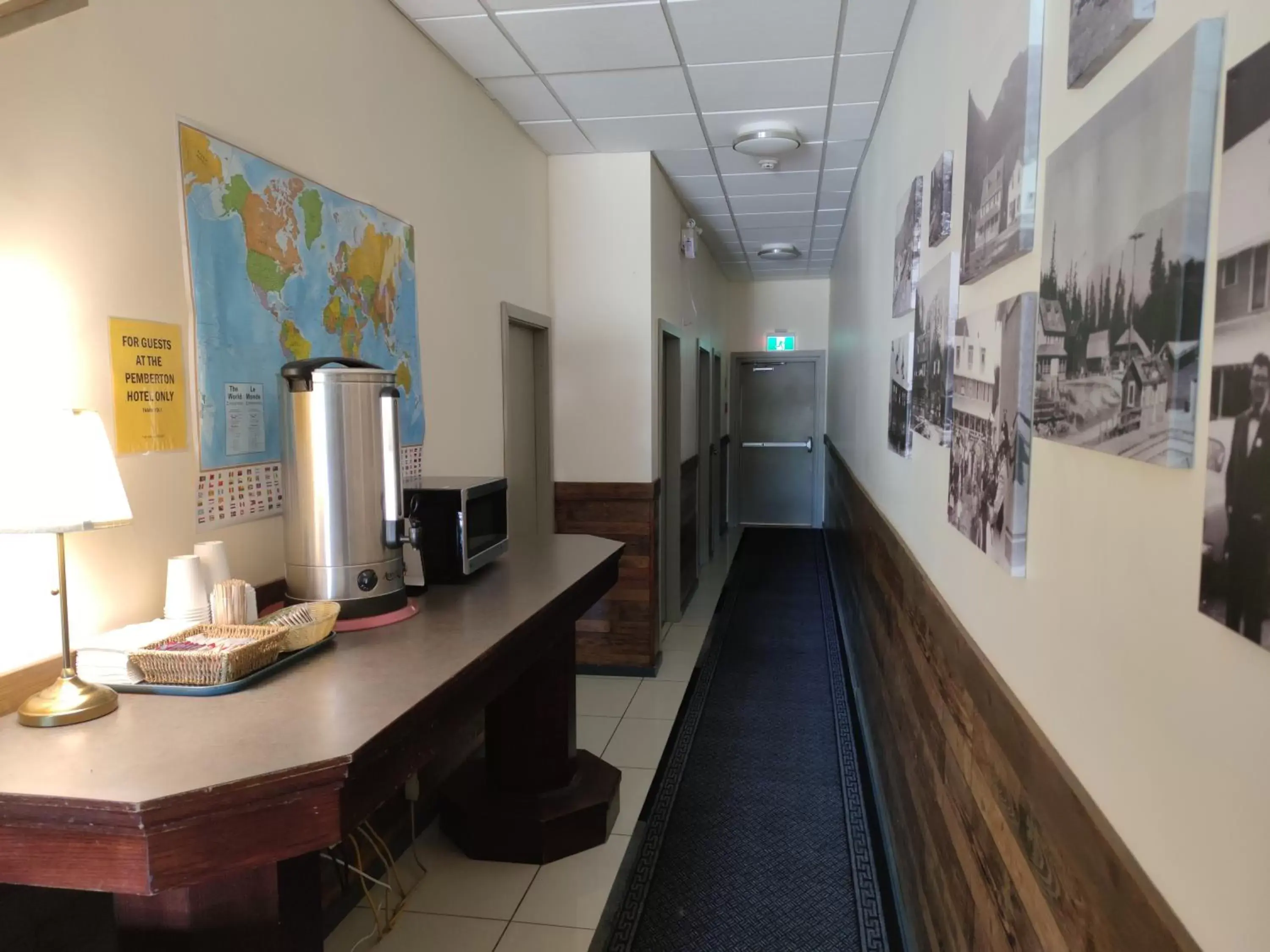 Coffee/tea facilities in Pemberton Hotel (Motel)
