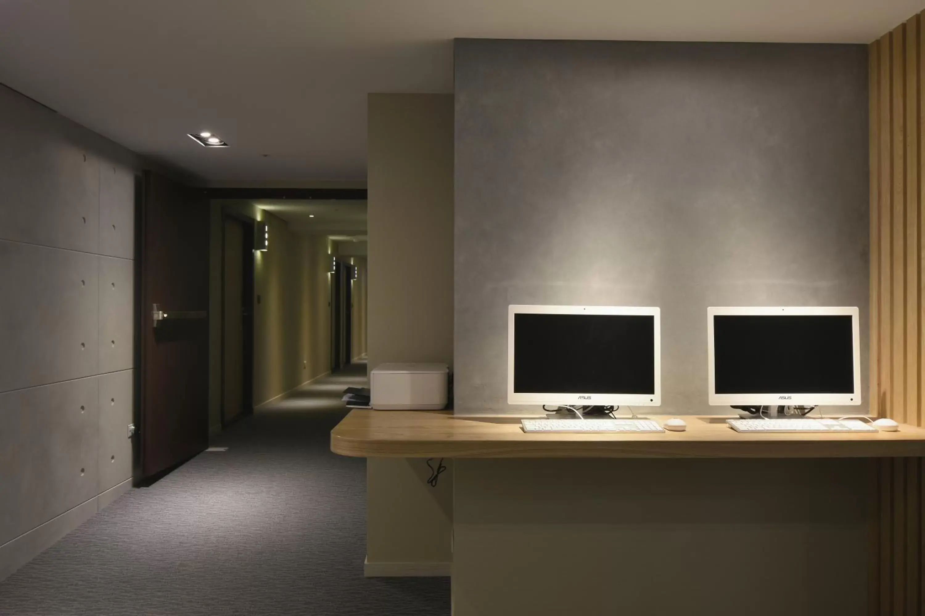 Business facilities, TV/Entertainment Center in Eastin Taipei Hotel