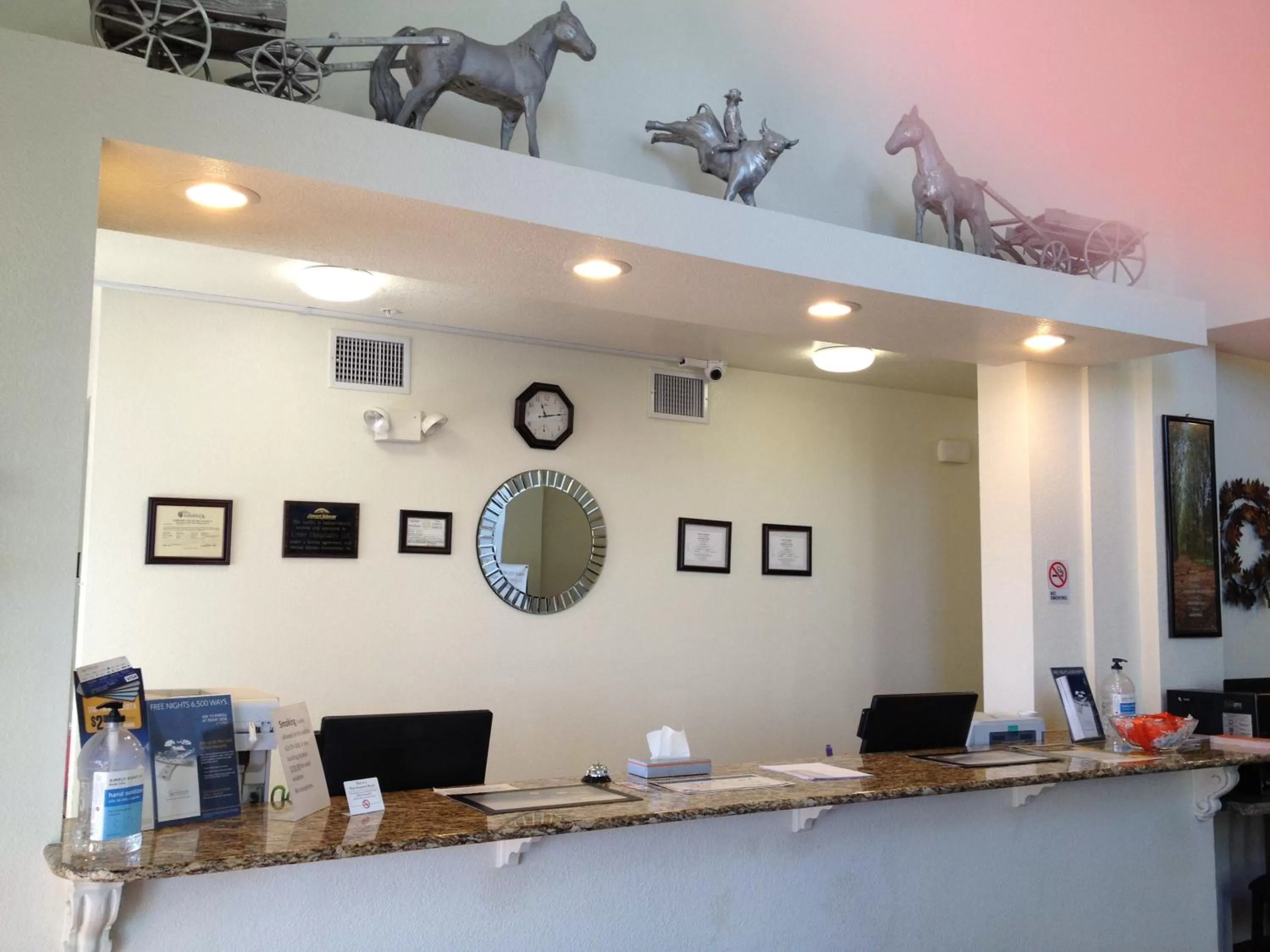 Lobby or reception in Howard Johnson by Wyndham Lubbock TX