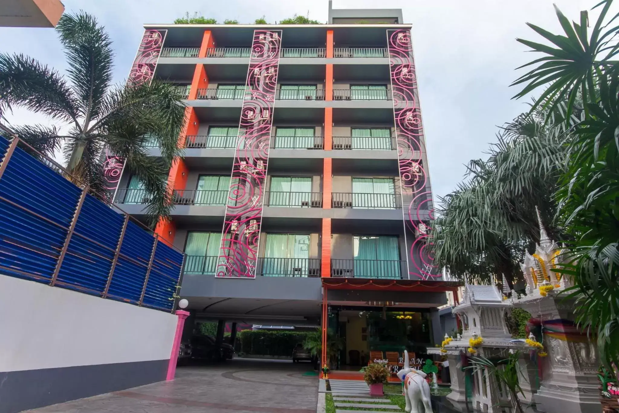 Facade/entrance in Baan Nilrath Hotel - SHA Extra Plus Facade/entrance in Baan Nilrath Hotel - SHA Extra Plus