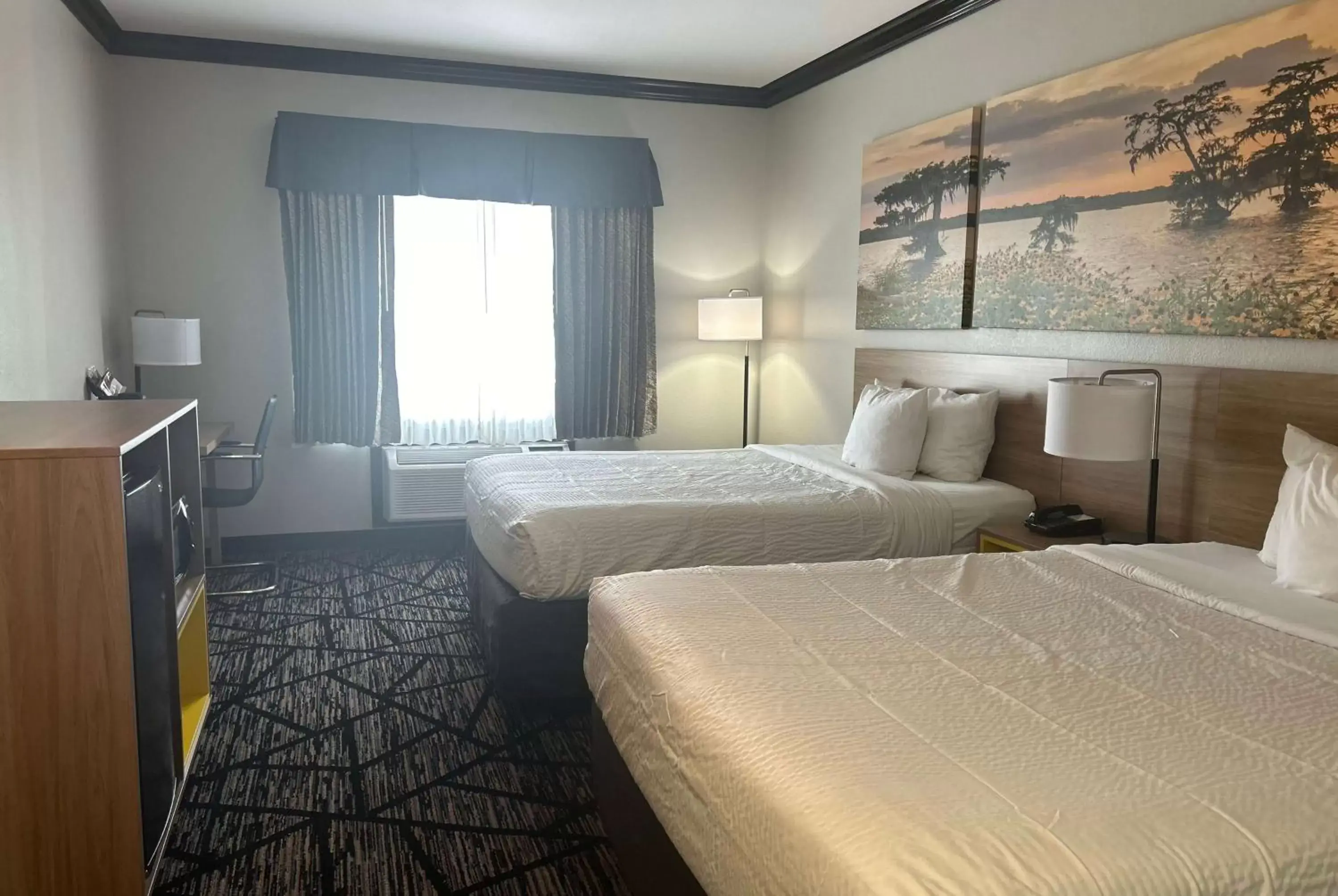 Photo of the whole room, Bed in Days Inn by Wyndham Baton Rouge I-10