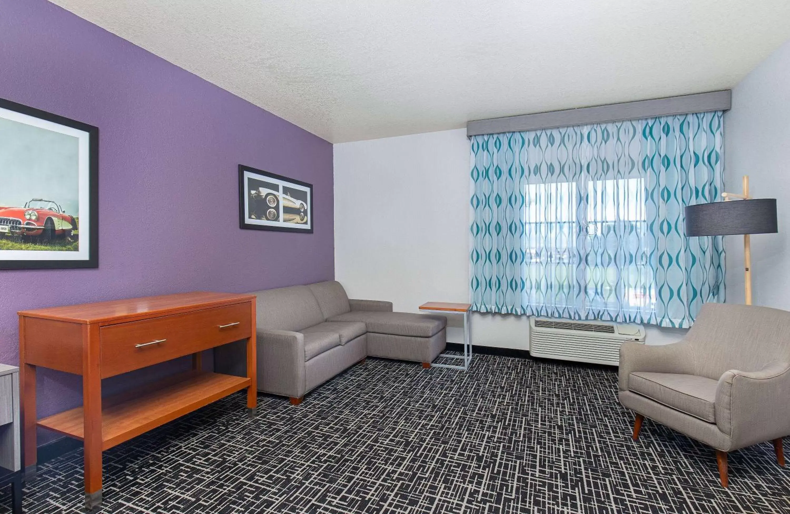 Bed, Seating Area in La Quinta by Wyndham Bowling Green