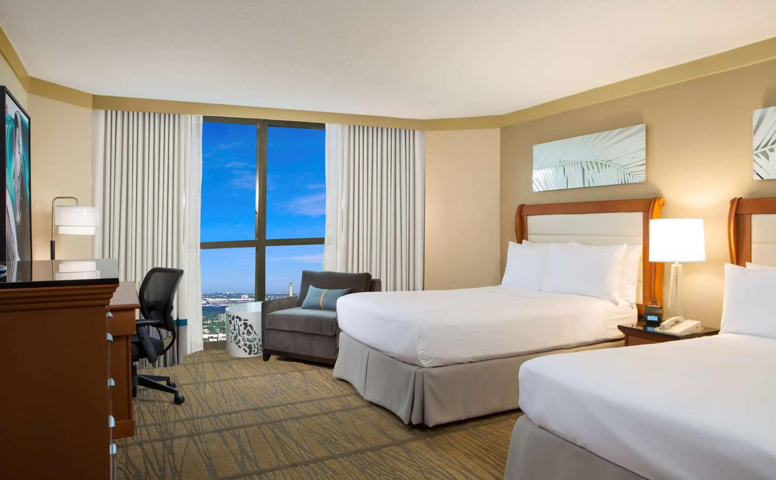 Bedroom, Bed in DoubleTree by Hilton Hotel Miami Airport & Convention Center