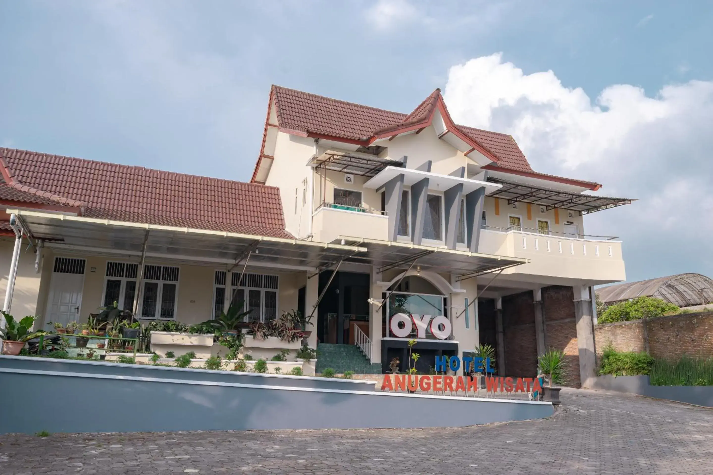 Facade/entrance, Property Building in OYO 1962 Anugerah Wisata Hotel