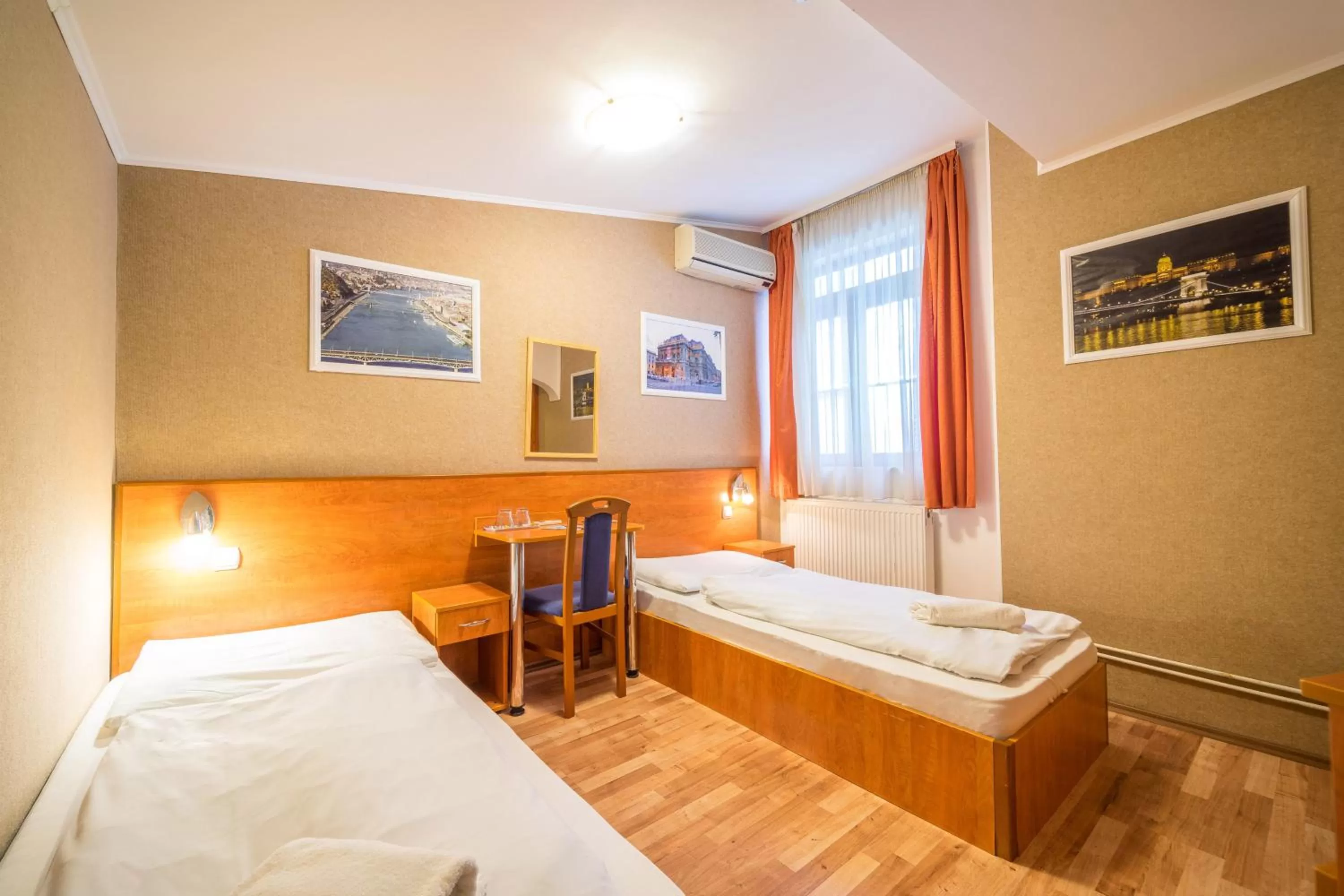 Photo of the whole room, Bed in Easy Star Hotel