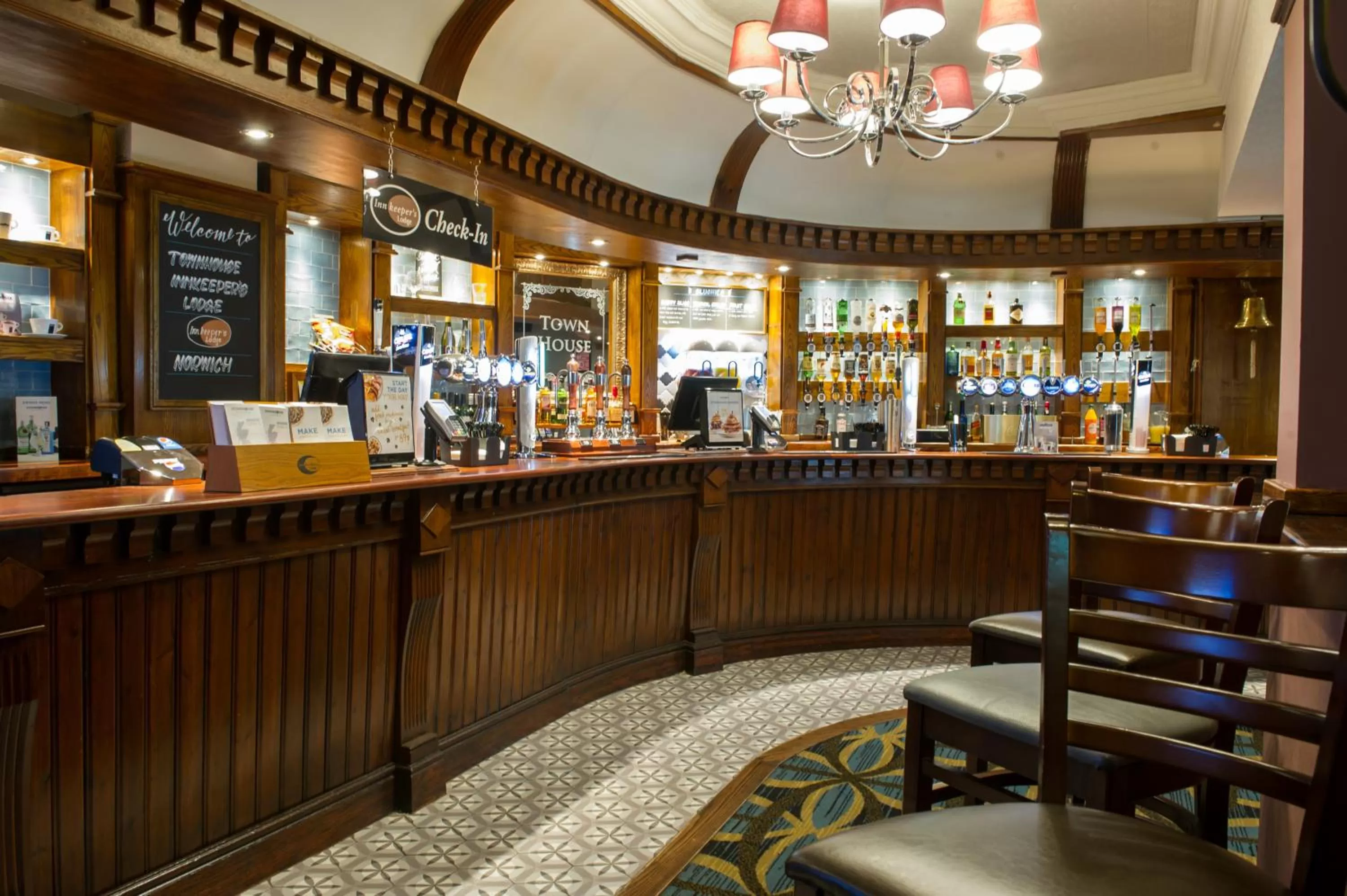 Lounge or bar in The Town House by Innkeeper's Collection