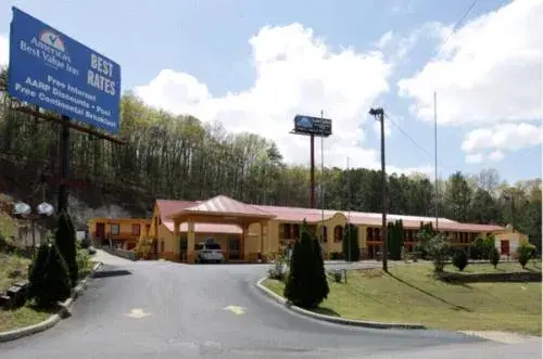 Property Building in Americas Best Value Inn Cartersville