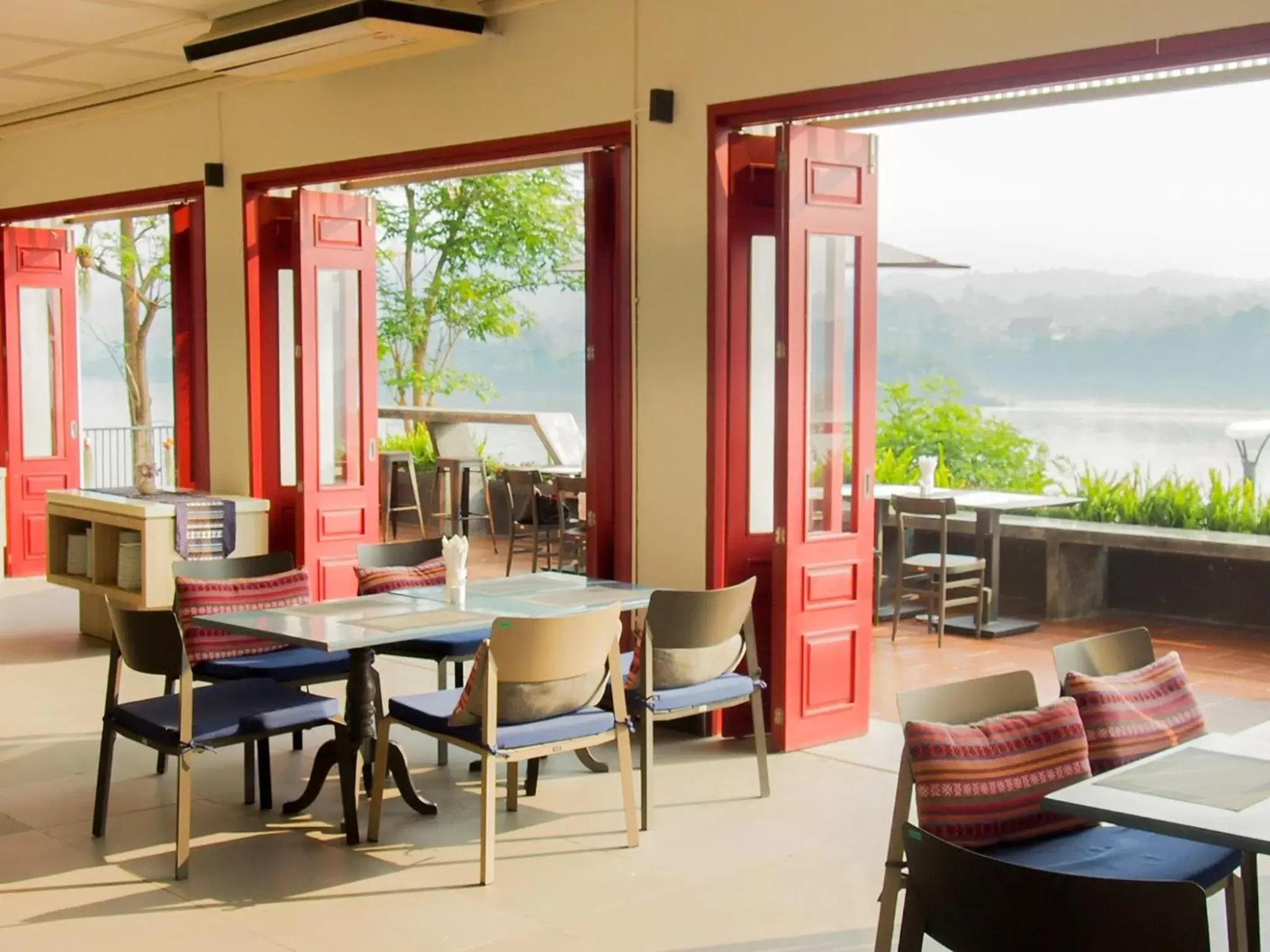 Dining area, Restaurant/Places to Eat in Fortune Riverview Hotel Chiang Khong