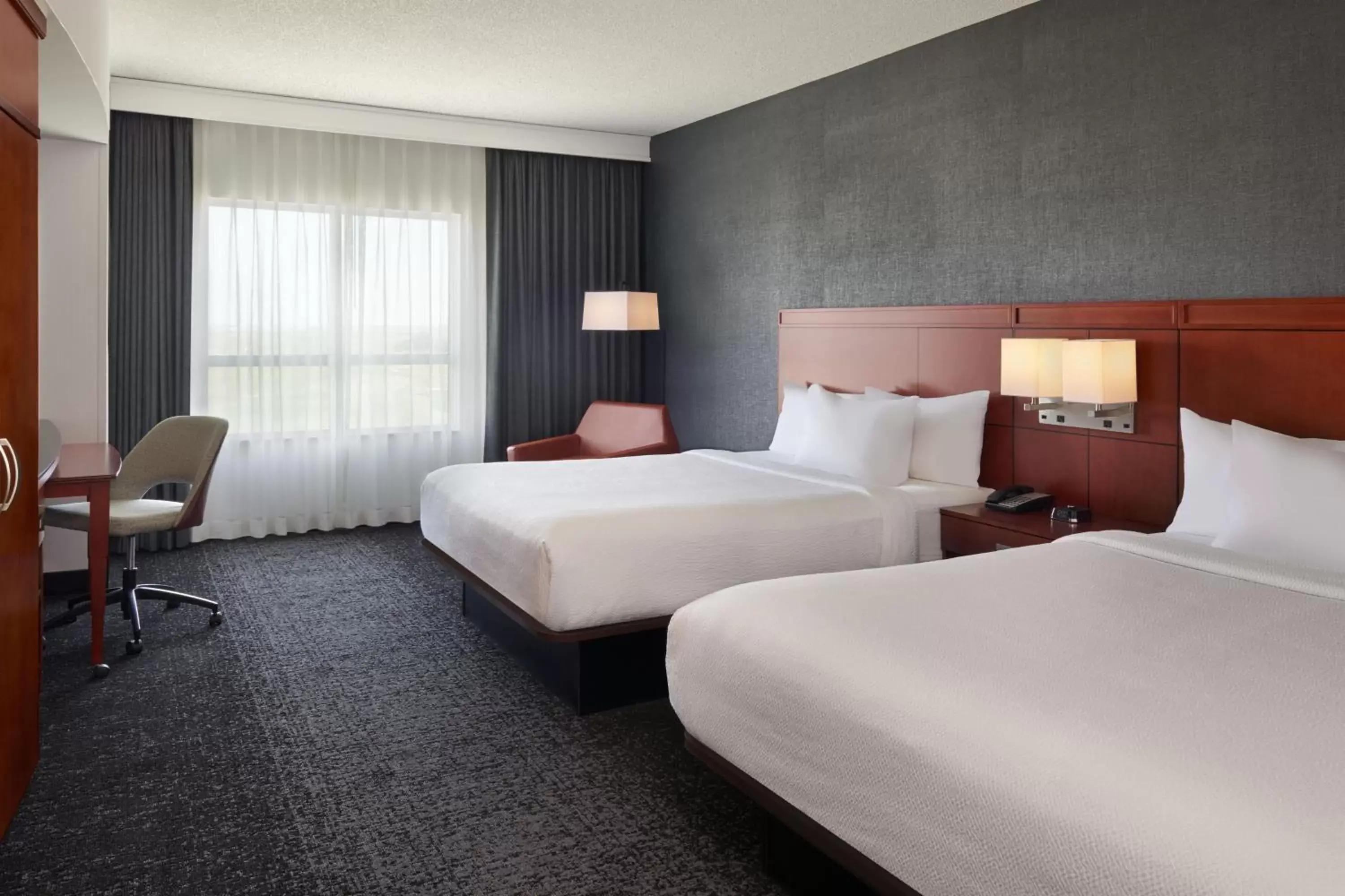 Photo of the whole room, Bed in Courtyard by Marriott Calgary Airport