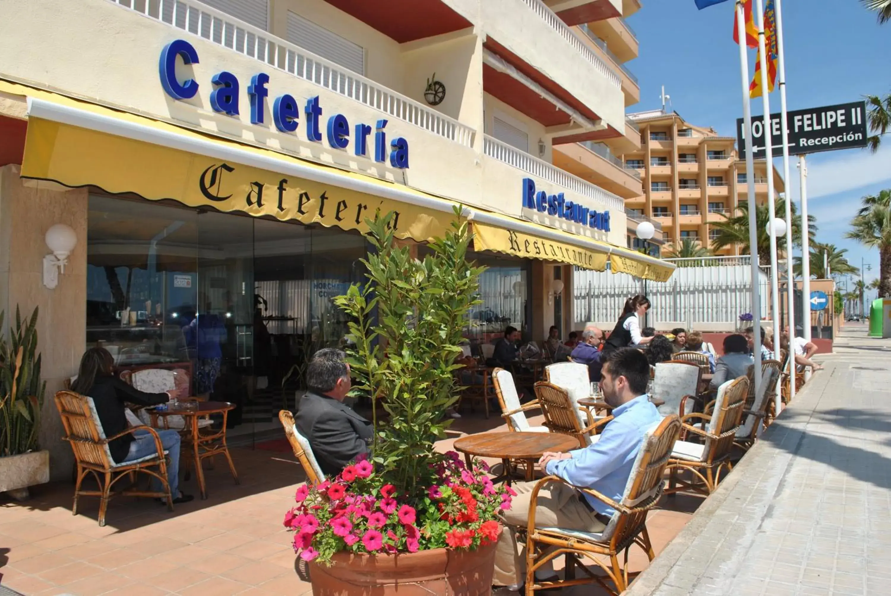 Restaurant/Places to Eat in Felipe II