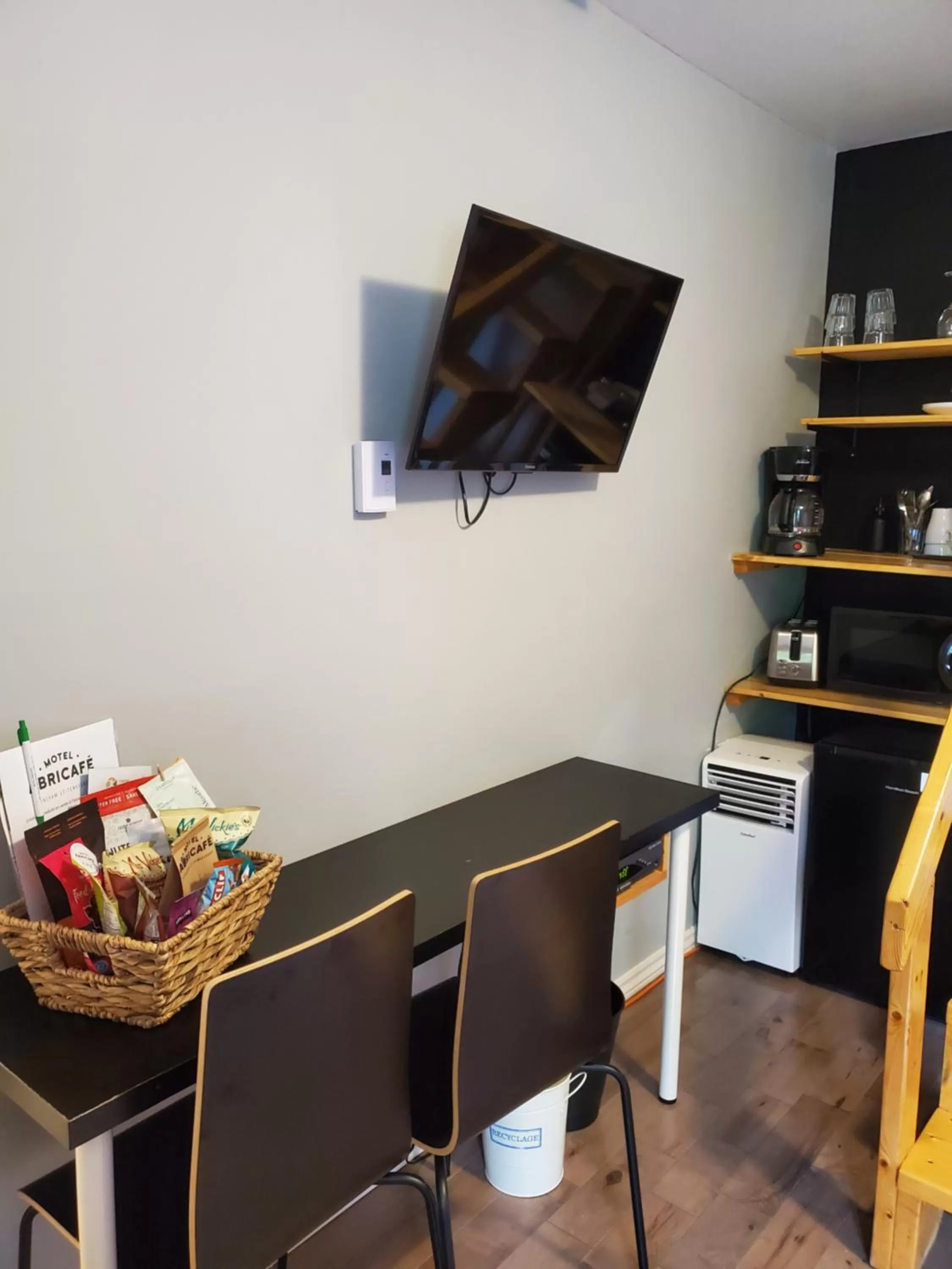 TV and multimedia in Motel Abricafé