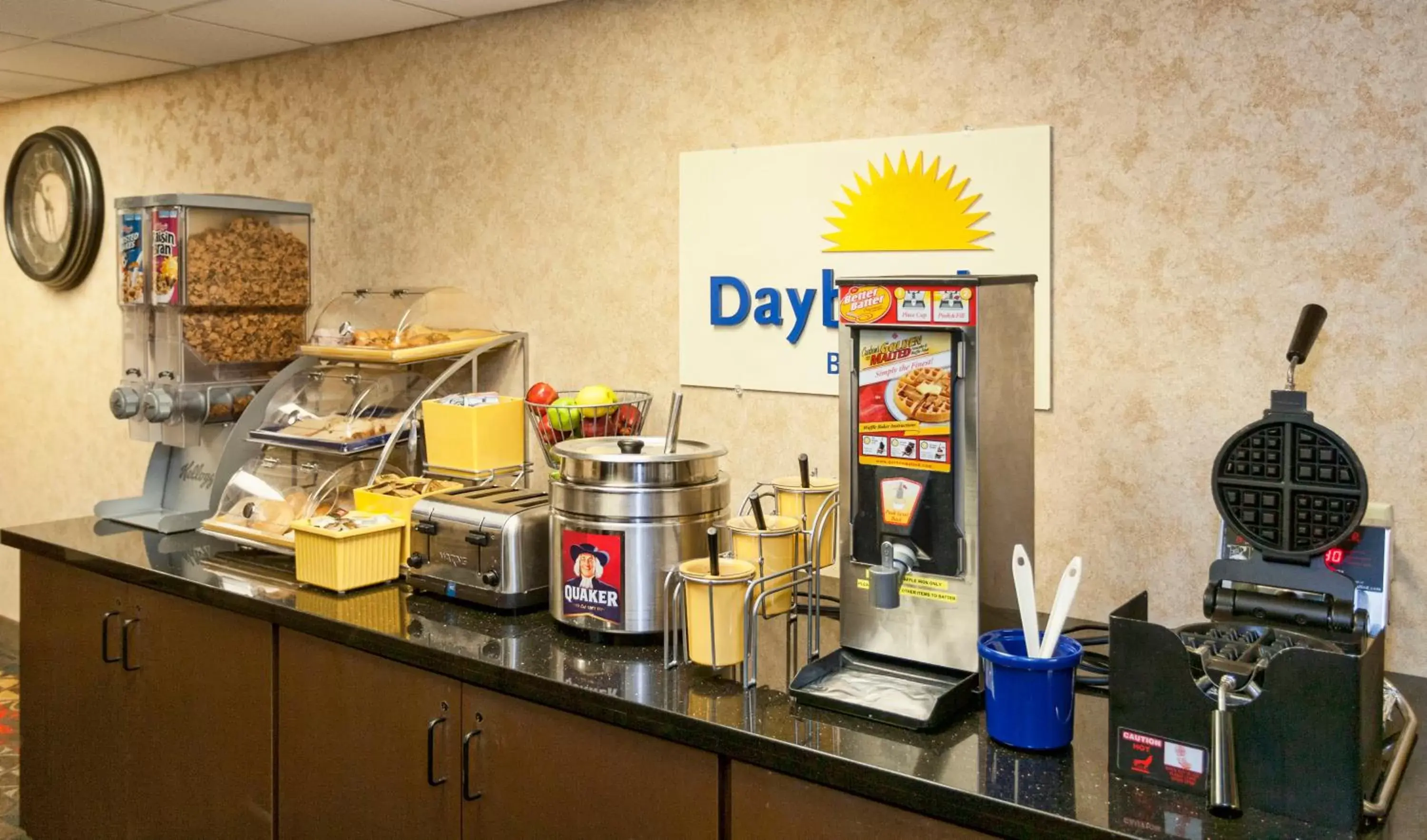 Continental breakfast, Kitchen/Kitchenette in Days Inn by Wyndham Duluth Lakewalk