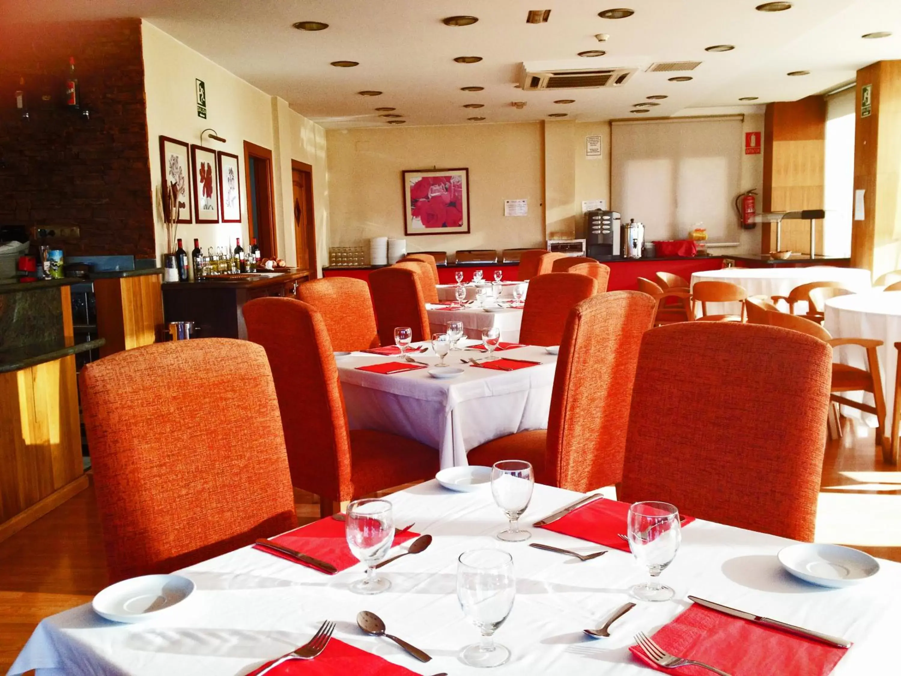 Restaurant/Places to Eat in Hotel Saylu