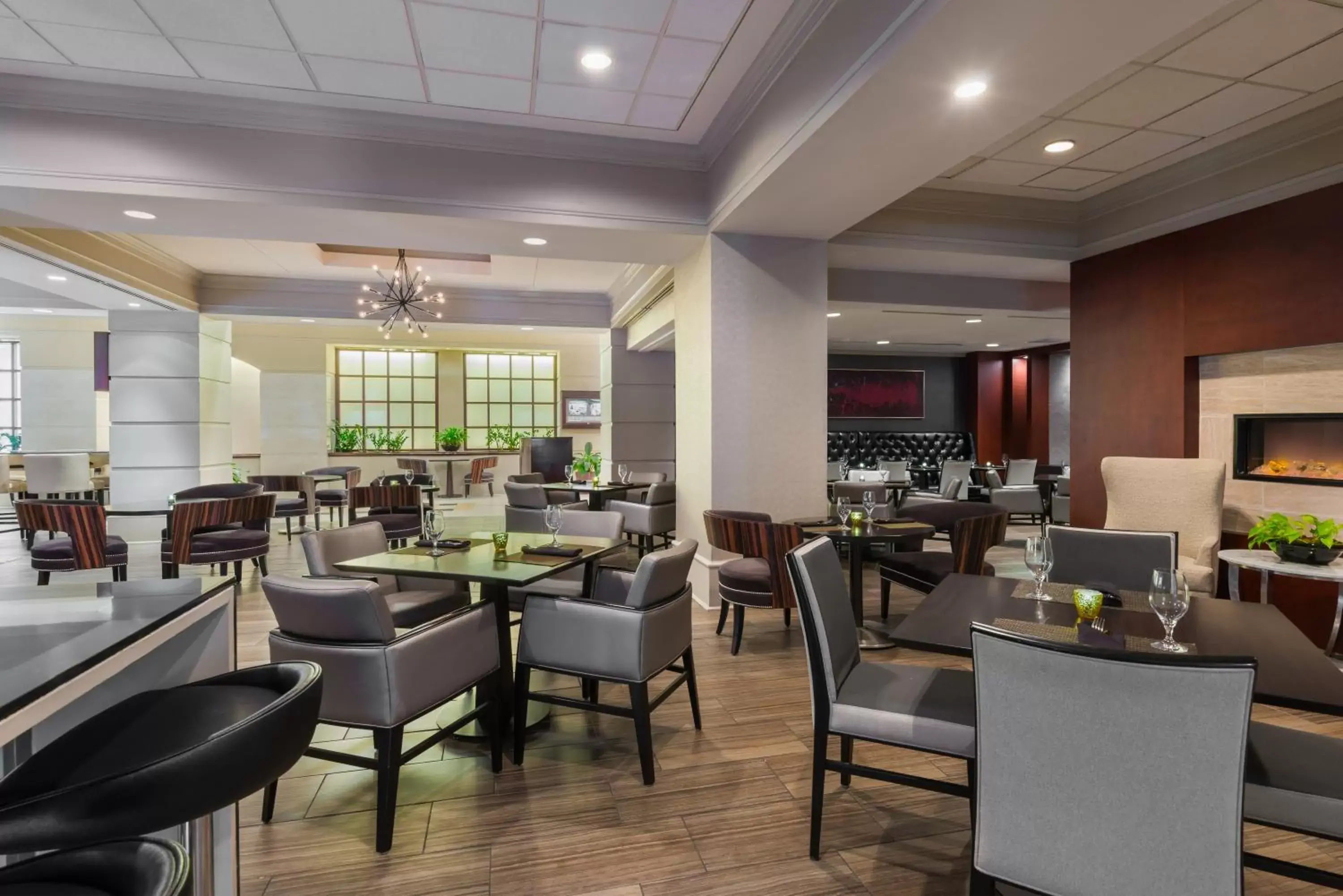 Restaurant/Places to Eat in Chicago Marriott Suites Deerfield