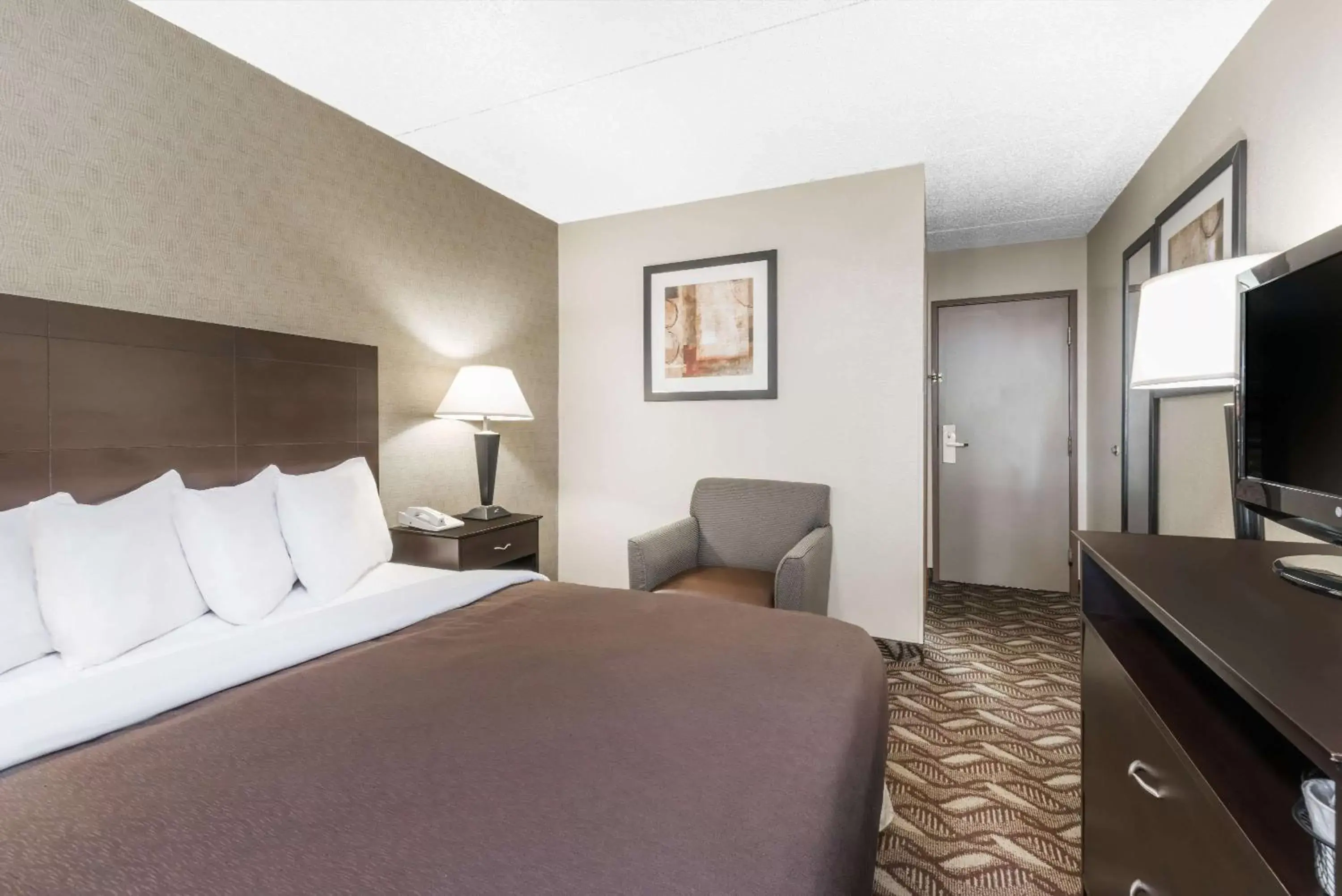 Photo of the whole room, Bed in Days Inn by Wyndham Bismarck