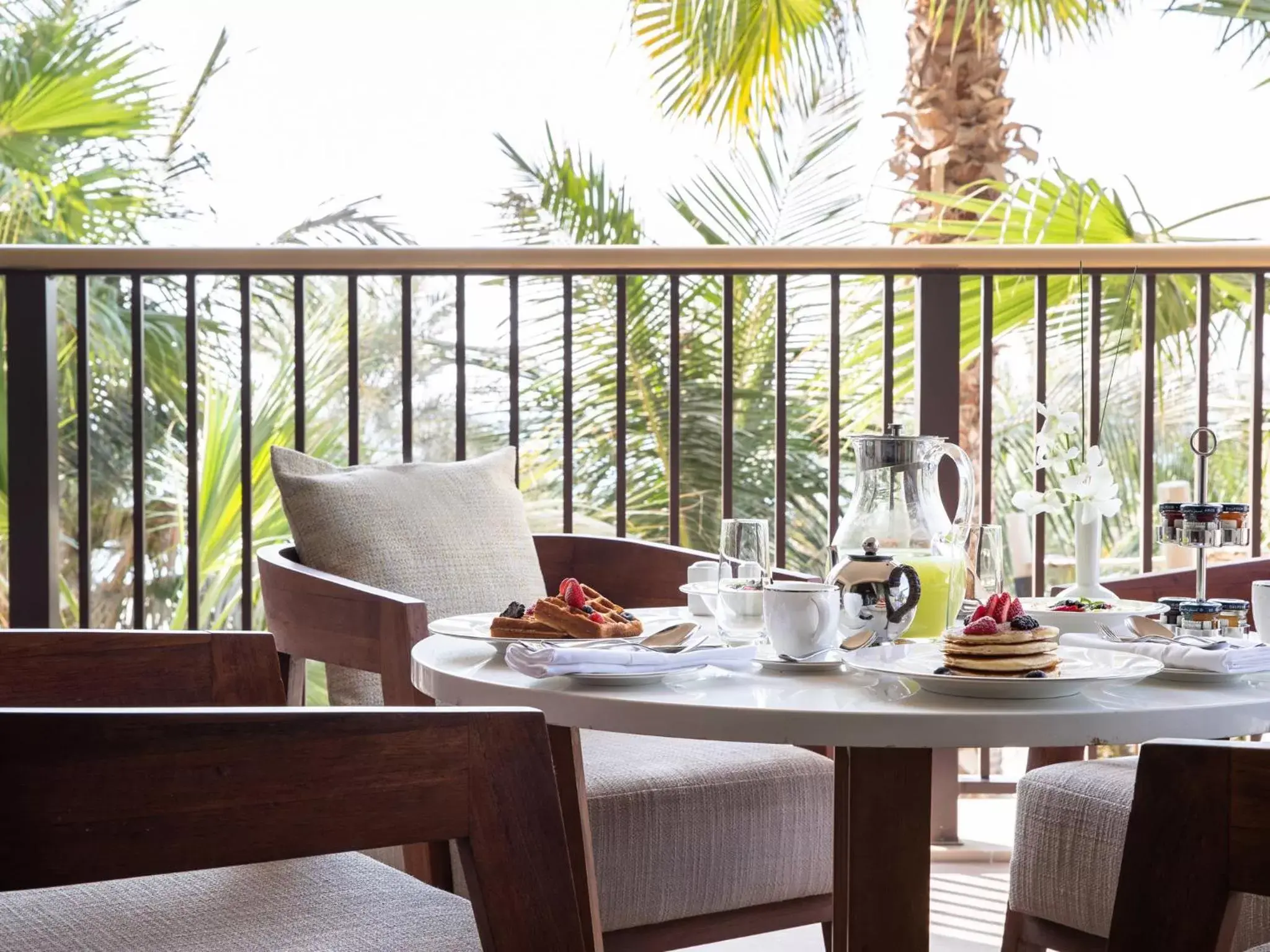 Balcony/Terrace, Restaurant/Places to Eat in Jumeirah Al Naseem