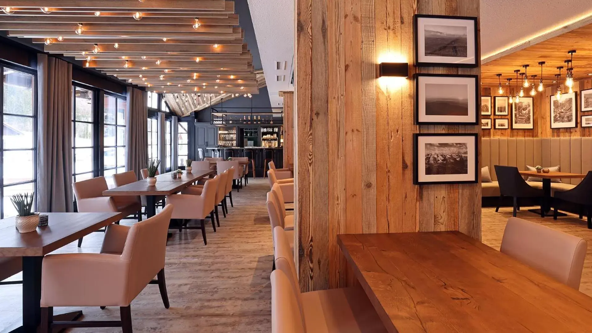 Lounge or bar, Restaurant/Places to Eat in MONDI Resort und Chalet Oberstaufen