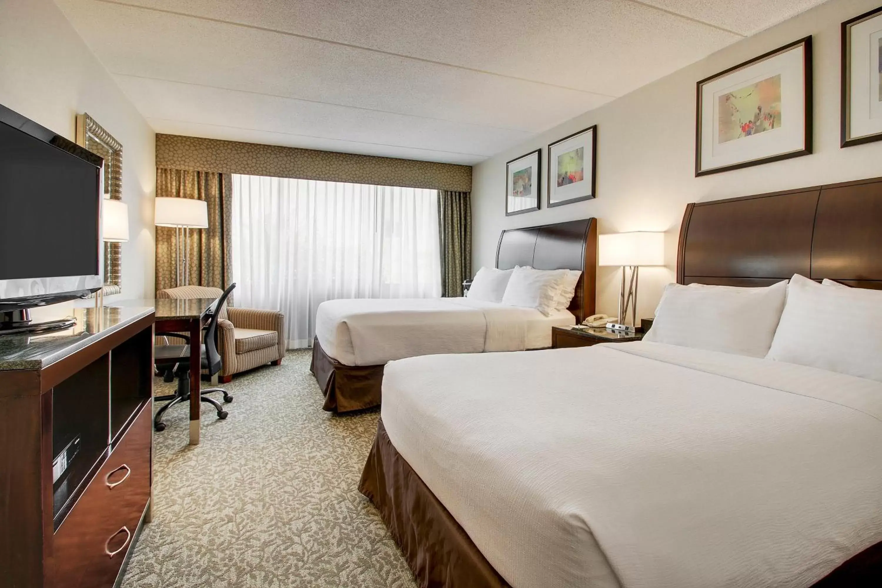 Photo of the whole room, Bed in Holiday Inn Westbury-Long Island, an IHG Hotel