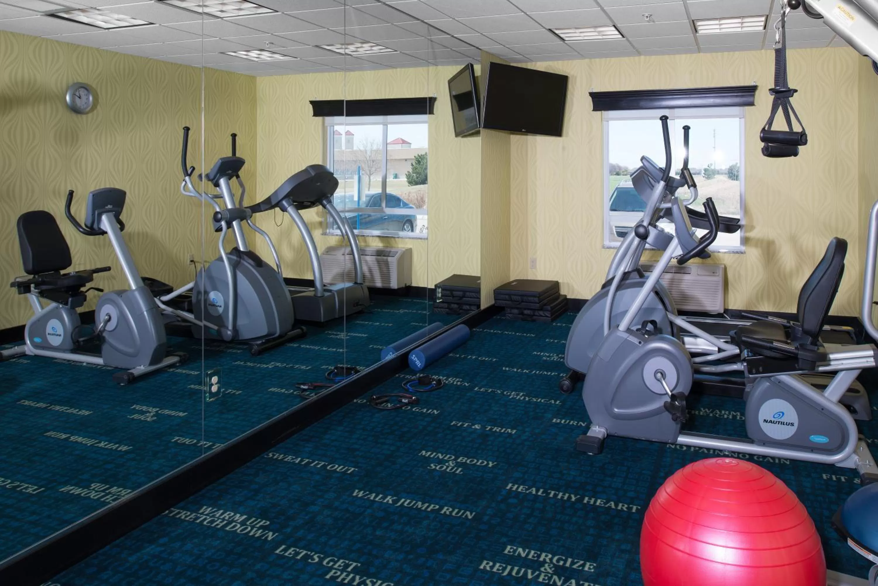 Fitness centre/facilities in Holiday Inn Express Northwest Maize by IHG