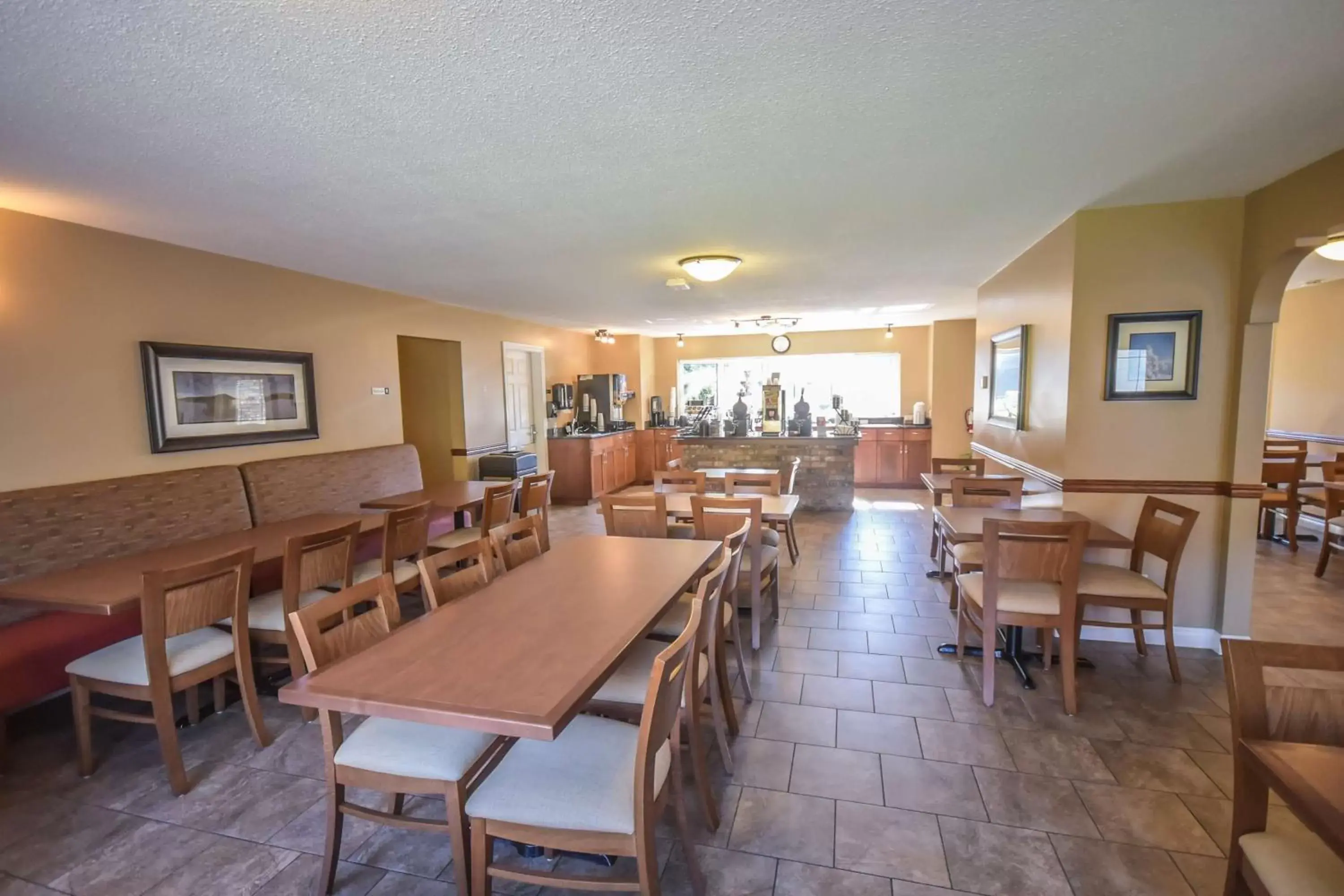 Restaurant/Places to Eat in Best Western Sicamous Inn