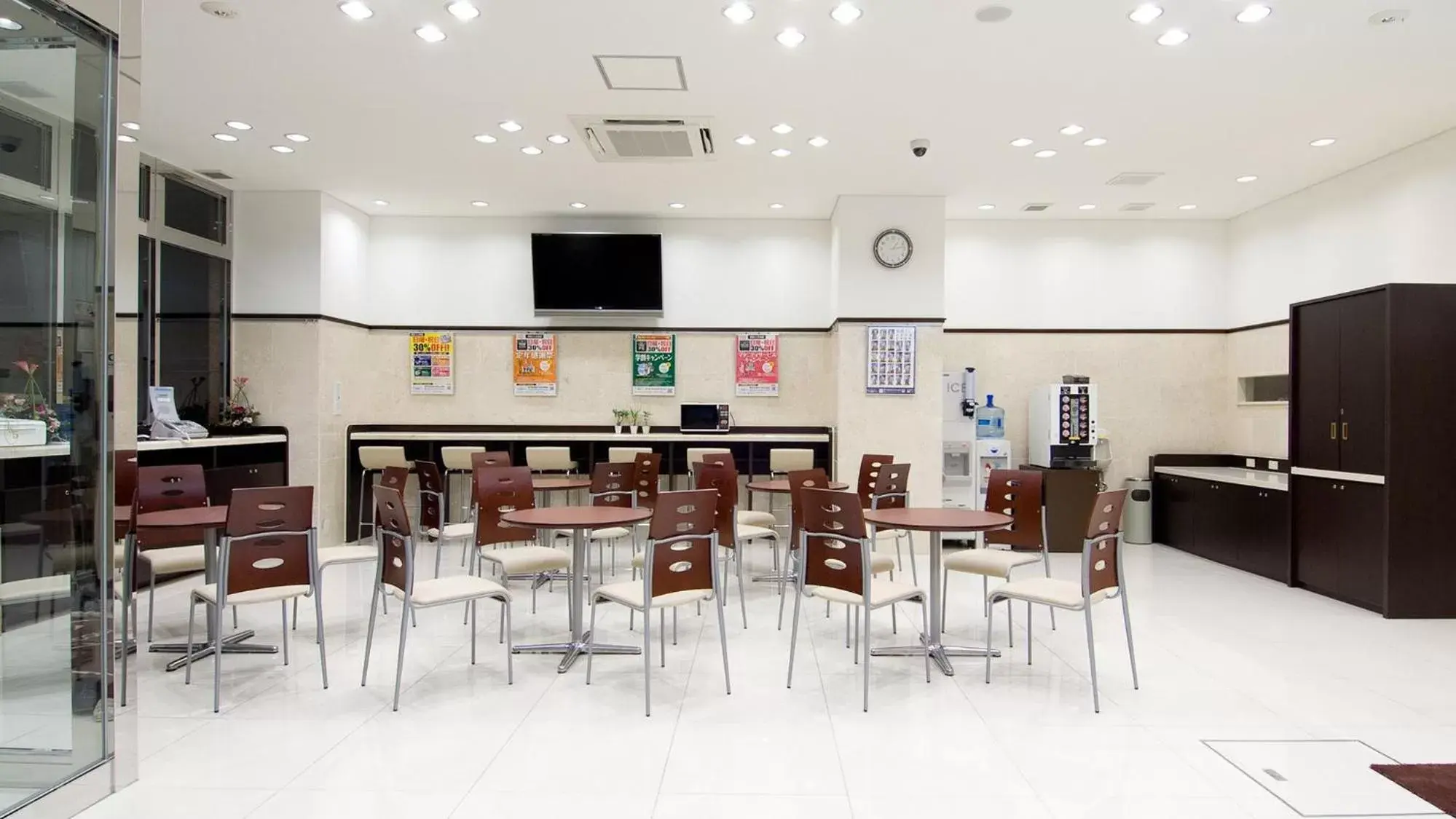 Lounge or bar, Restaurant/Places to Eat in Toyoko Inn Kokura eki Shinkansen guchi