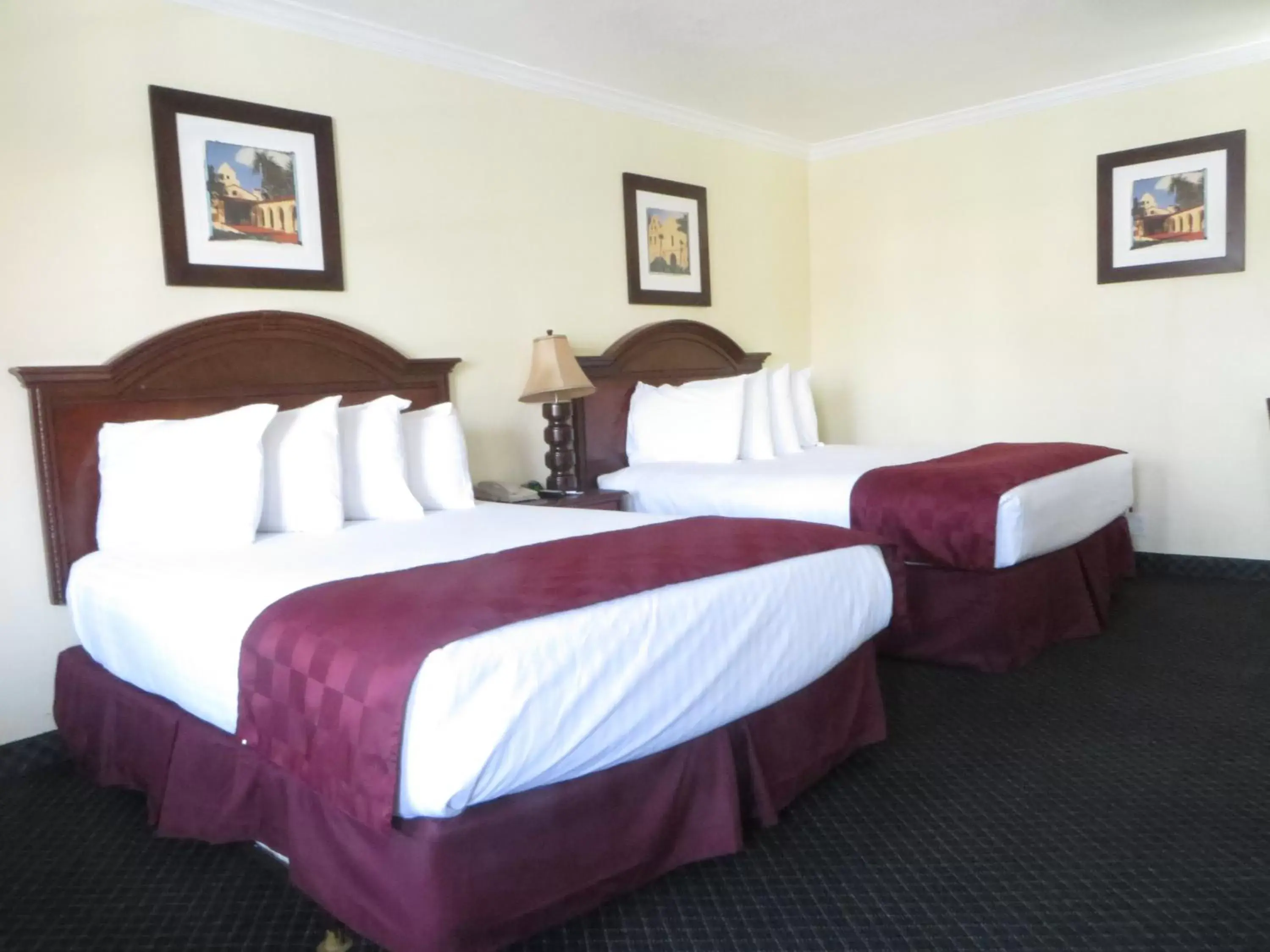 Bed in Best Inn & Suites