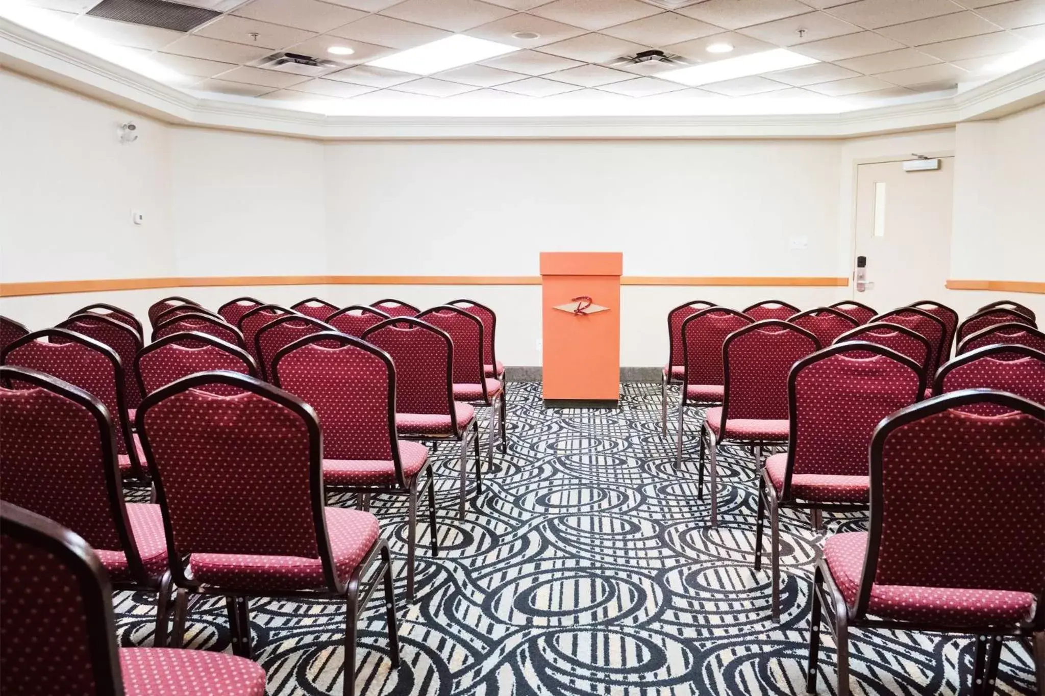 Meeting/conference room, Business Area/Conference Room in Rosslyn Inn & Suites