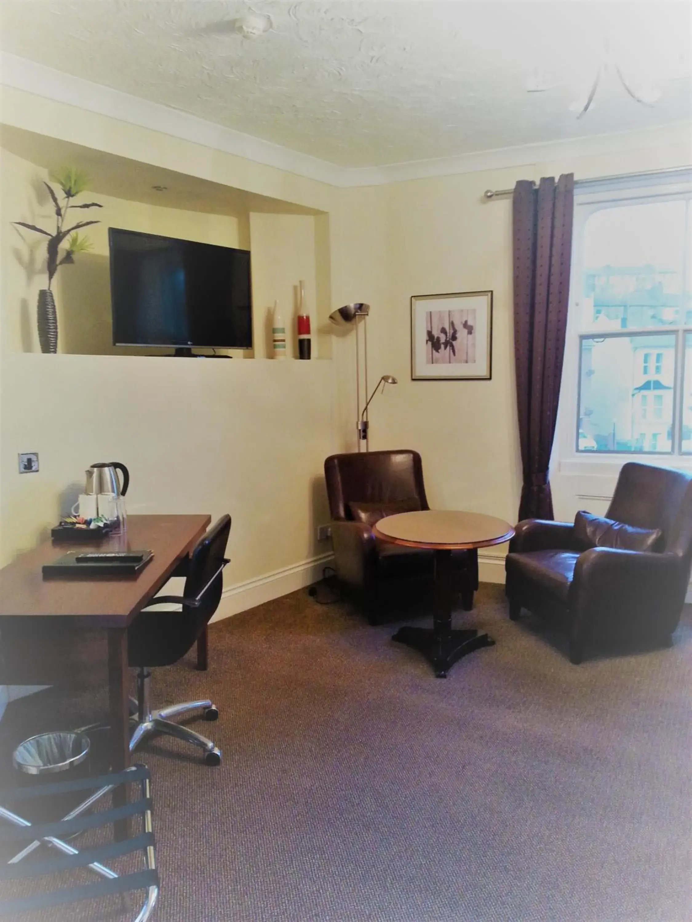 Seating area, TV/Entertainment Center in Town House Rooms