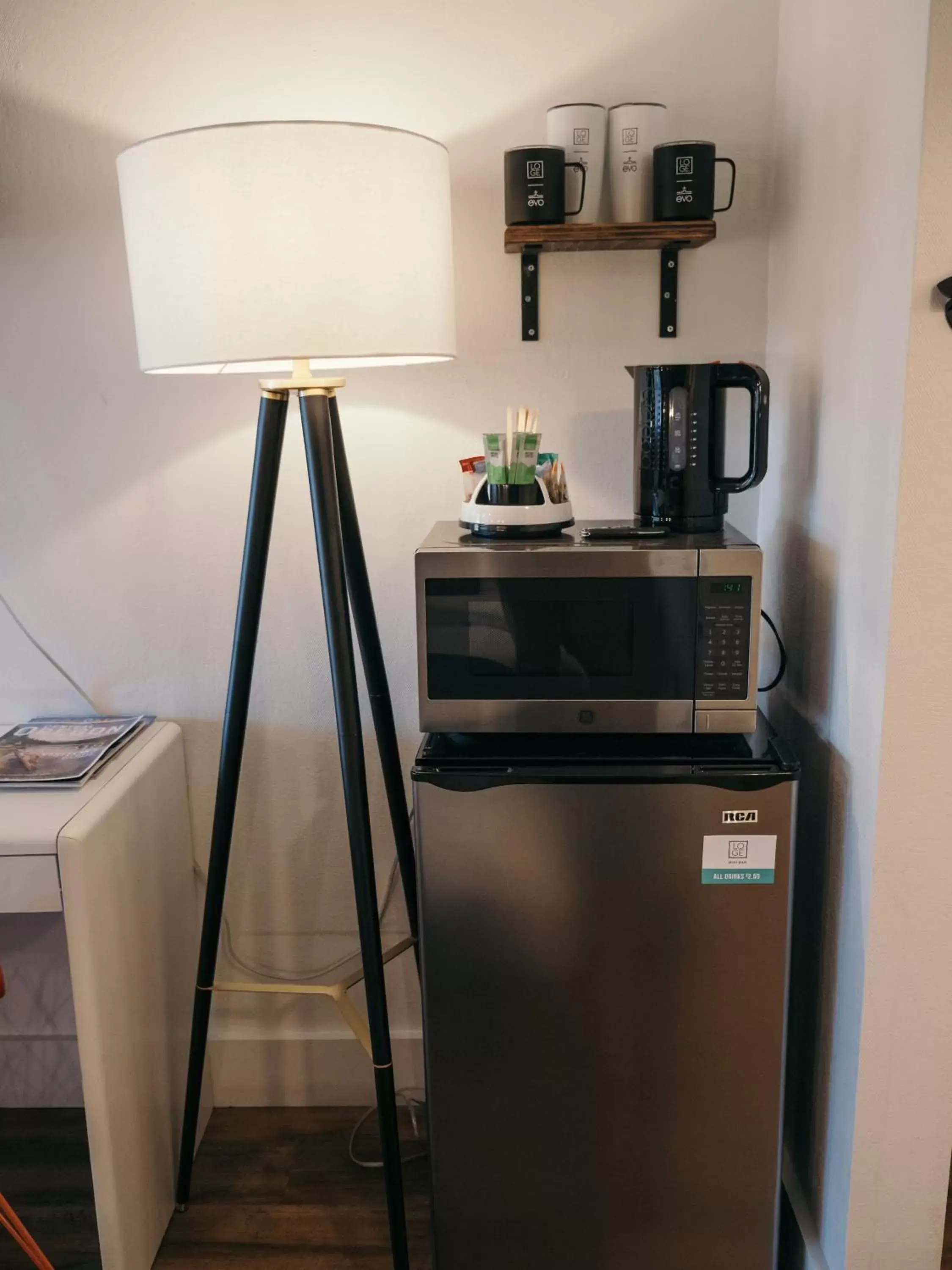 minibar, Kitchen/Kitchenette in LOGE Bend