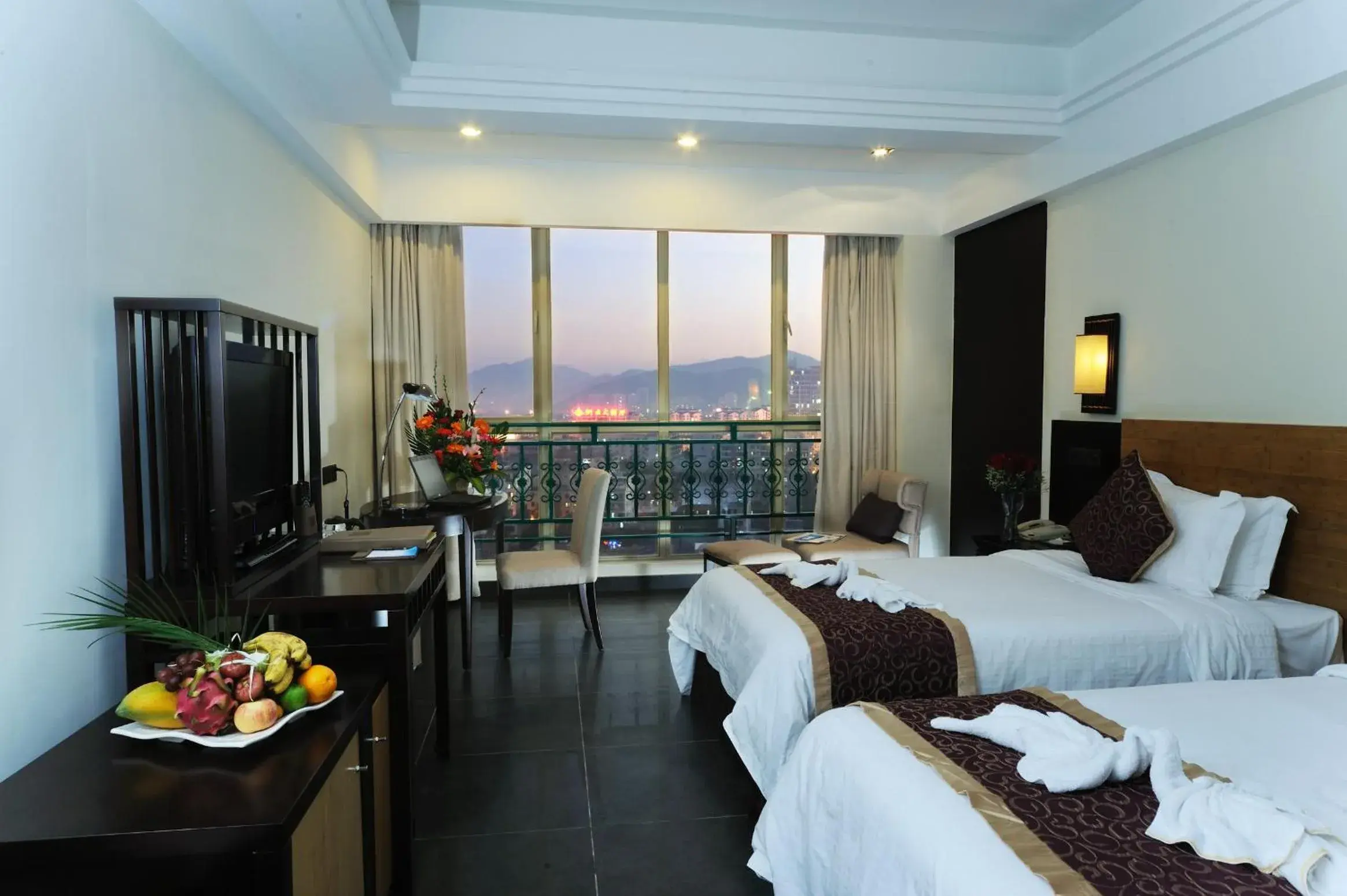 Twin Room with City View in Shengyi Holiday Villa Hotel