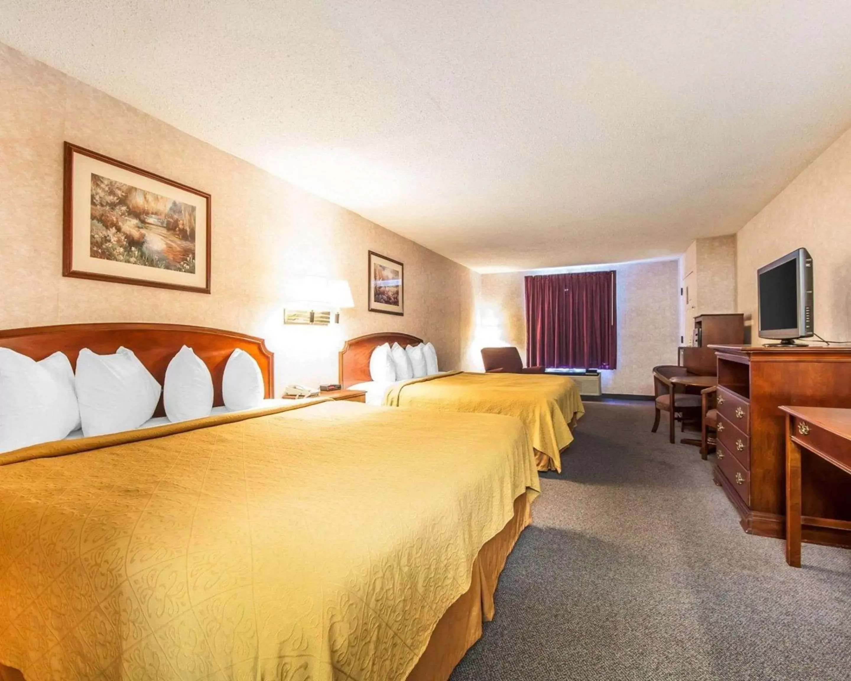 Photo of the whole room in Quality Inn Ashland