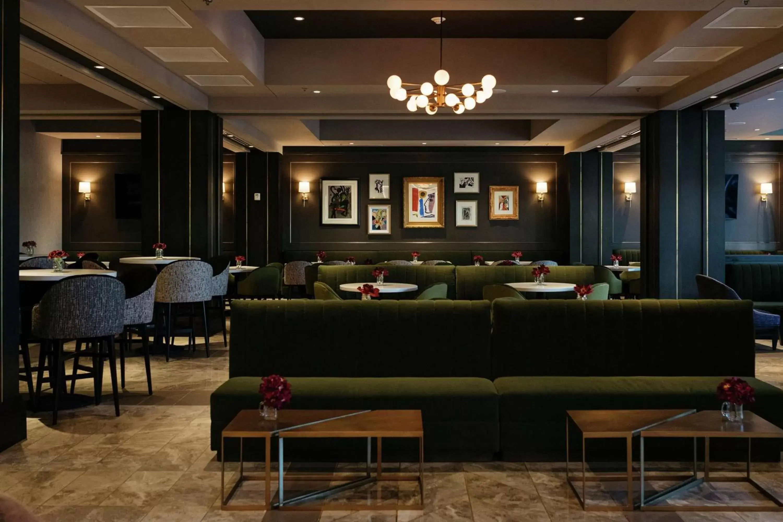 Restaurant/places to eat, Lounge/Bar in The Axis Moline Hotel, Tapestry Collection By Hilton