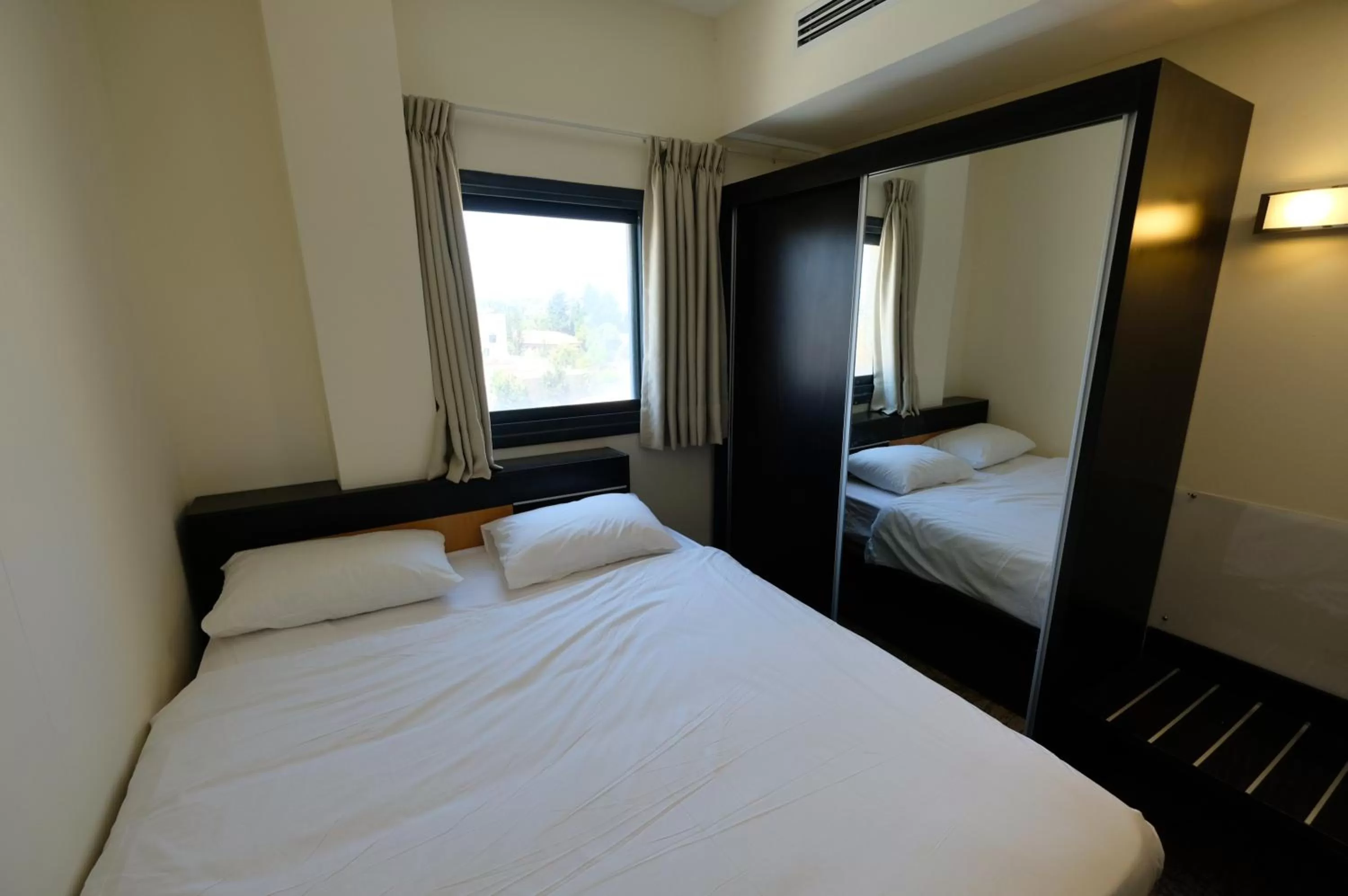 Bedroom, Bed in New Capitol Hotel - Jerusalem