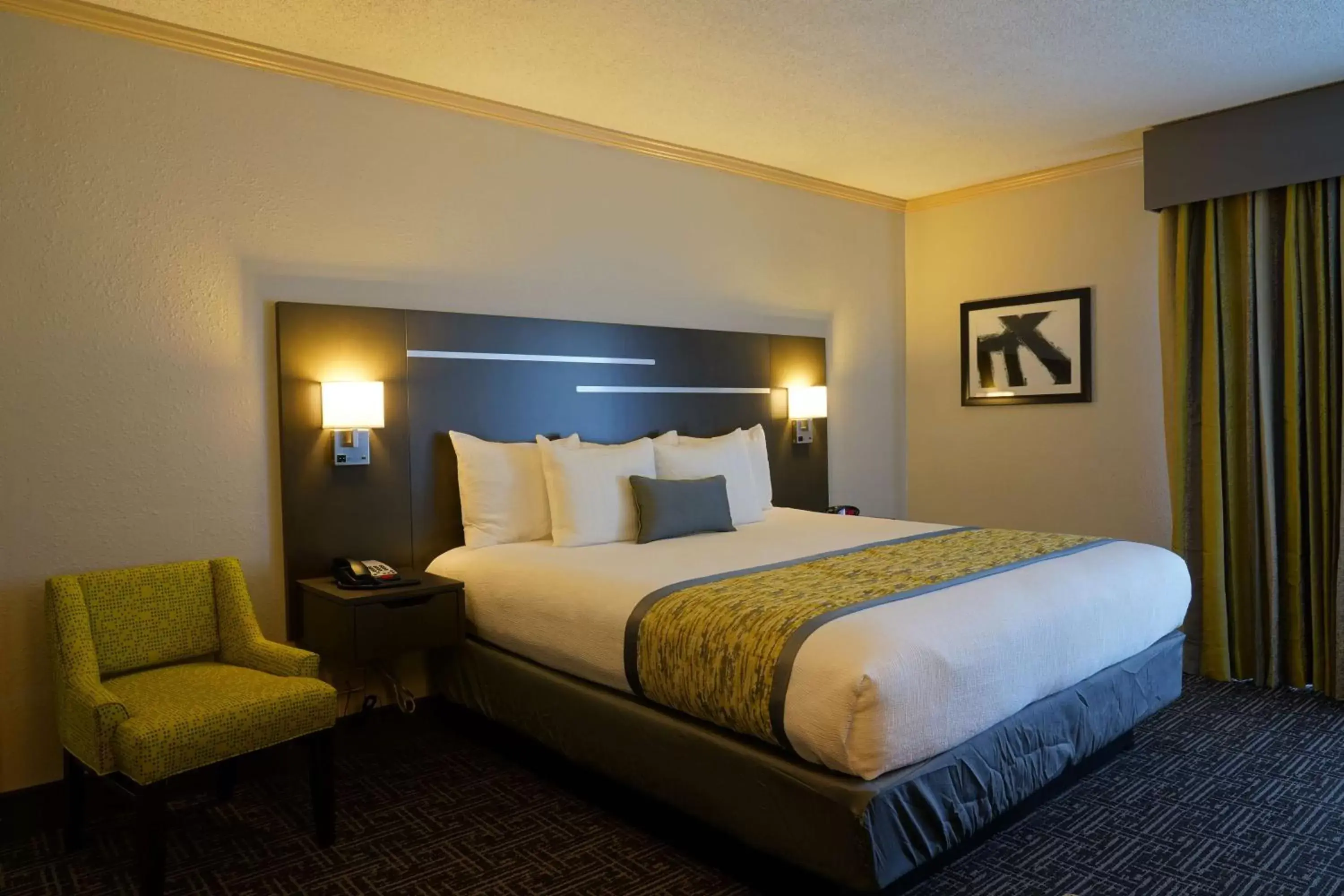 Photo of the whole room, Bed in Best Western Plus Morristown Conference Center Photo of the whole room, Bed in Best Western Plus Morristown Conference Center