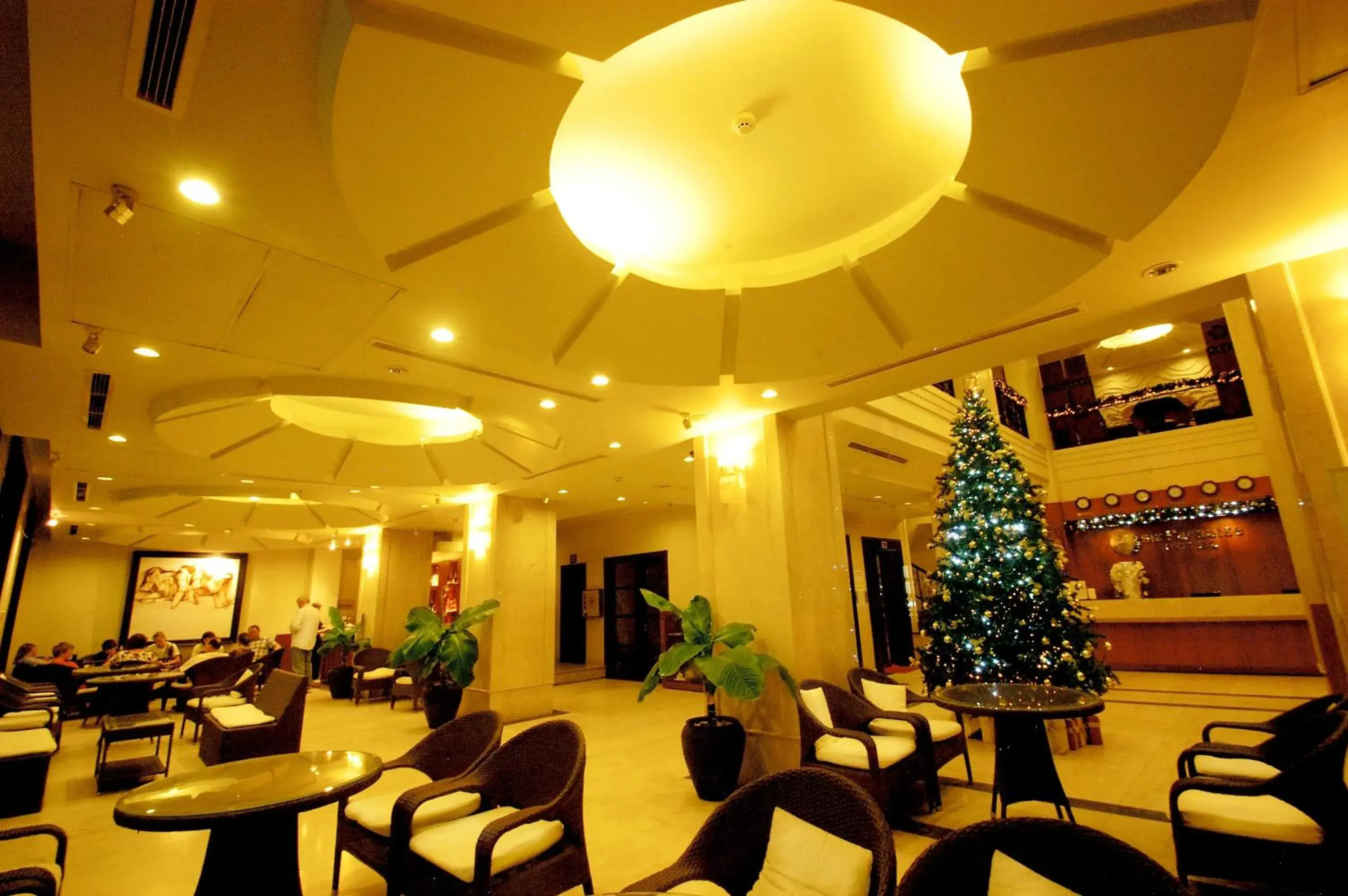 Lounge or bar, Restaurant/Places to Eat in Asia Paradise Hotel