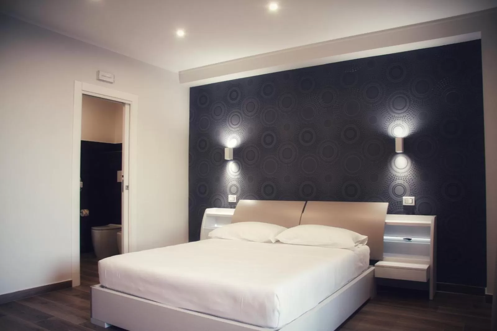 Bed in Lumarooms B&B