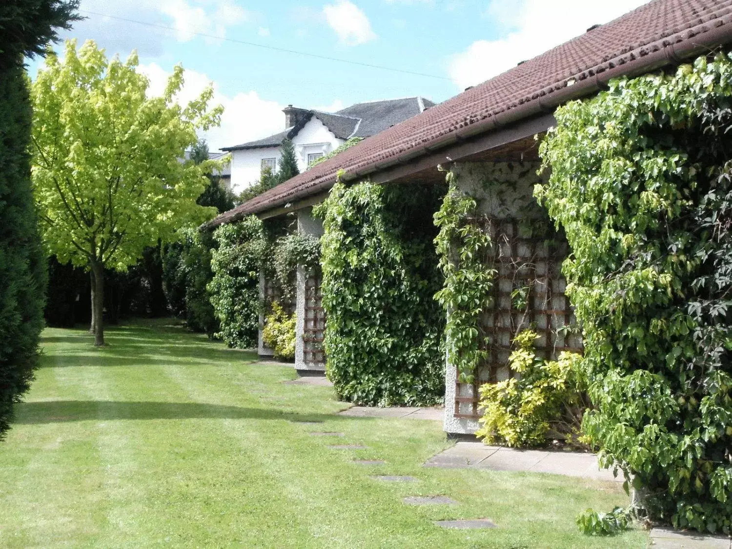 Garden, Property Building in Castlecary House Hotel